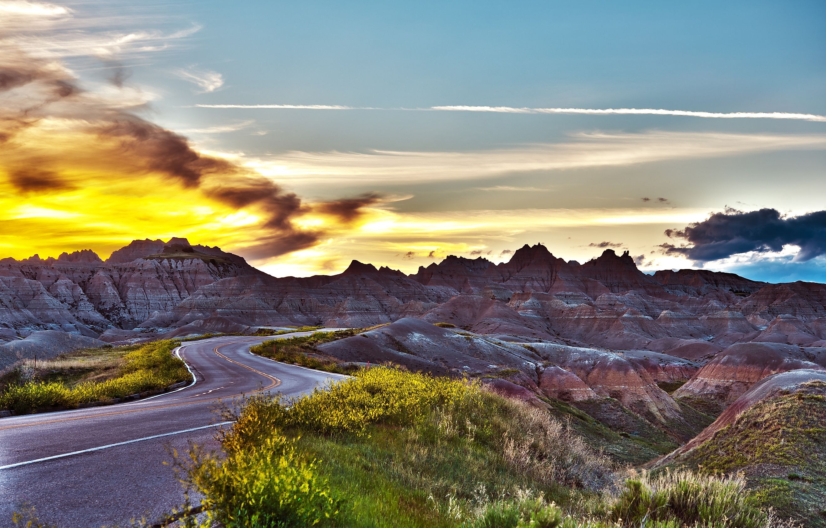 Famous Badlands Loop Road in Badlands National Park, South Dakota. 