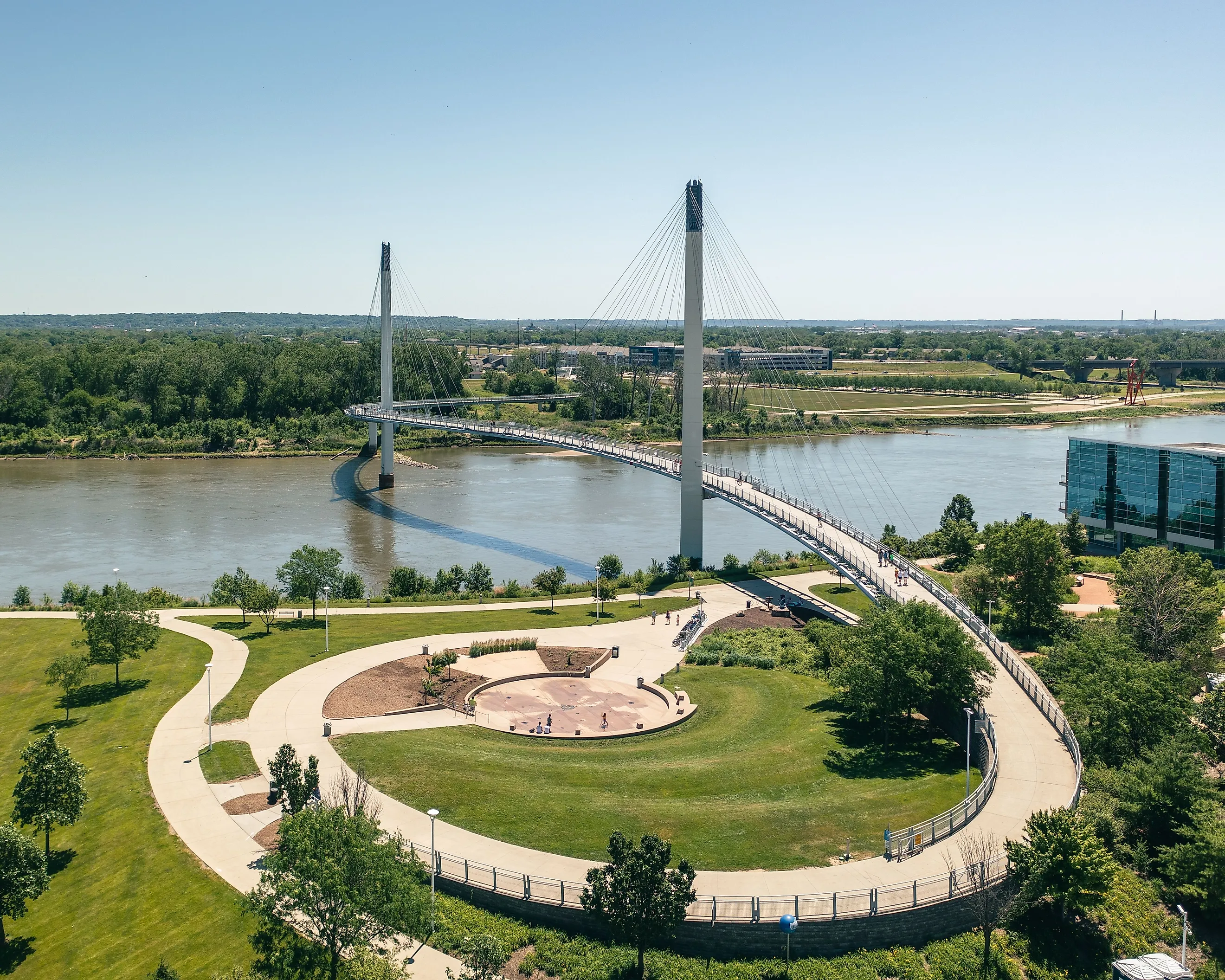 Curved pedestrian bridge connecting Omaha, Nebraska and Council Bluffs, Iowa 