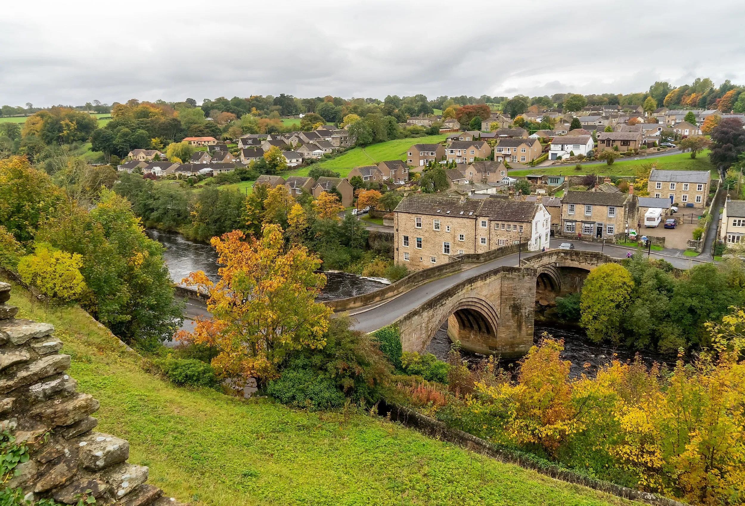 A view of Barnard Castle Bridge and surrounding area from Barnard Castle.  Editorial credit: Elizabeth O'Sullivan / Shutterstock.com