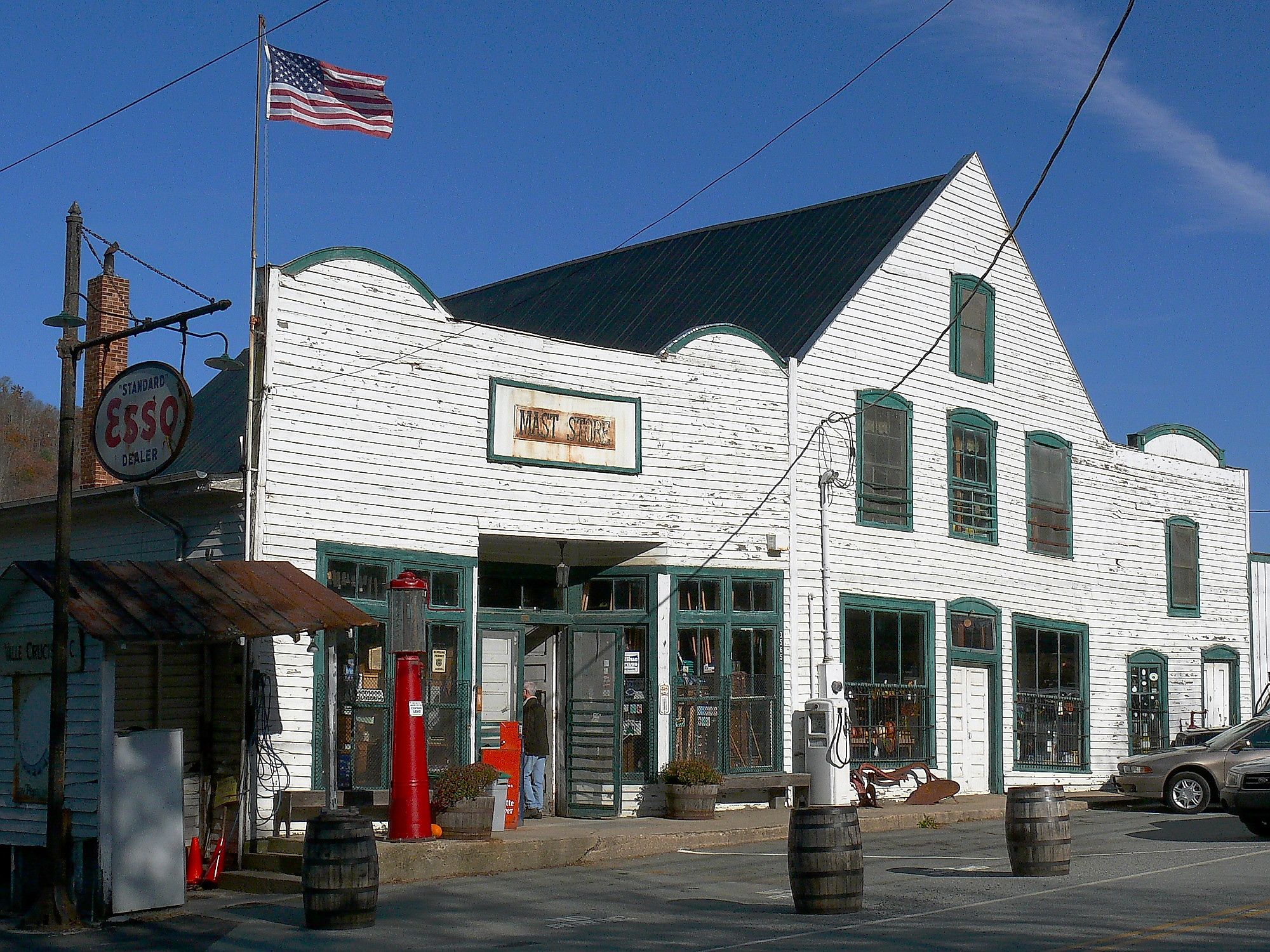 The historic Mast General Store, first opened as the Taylor General Store in 1883, via Ken Thomas - Via Wikimedia Commons / KenThomas.us(personal website of photographer), Public Domain