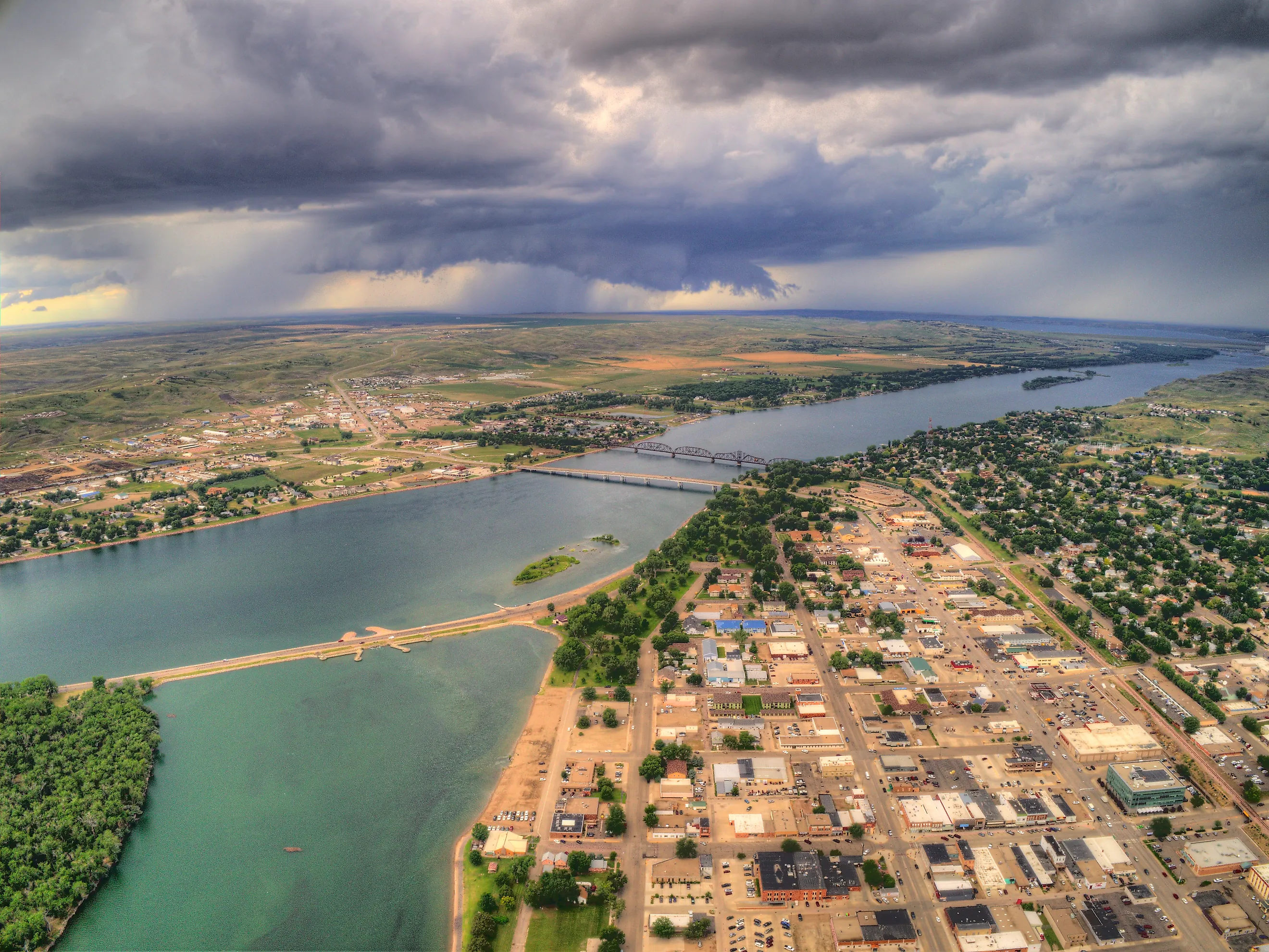 Pierre, South Dakota, at the Missouri River looking northwest toward Oahe Dam. Image credit: Jacob Boomsma / Shutterstock
