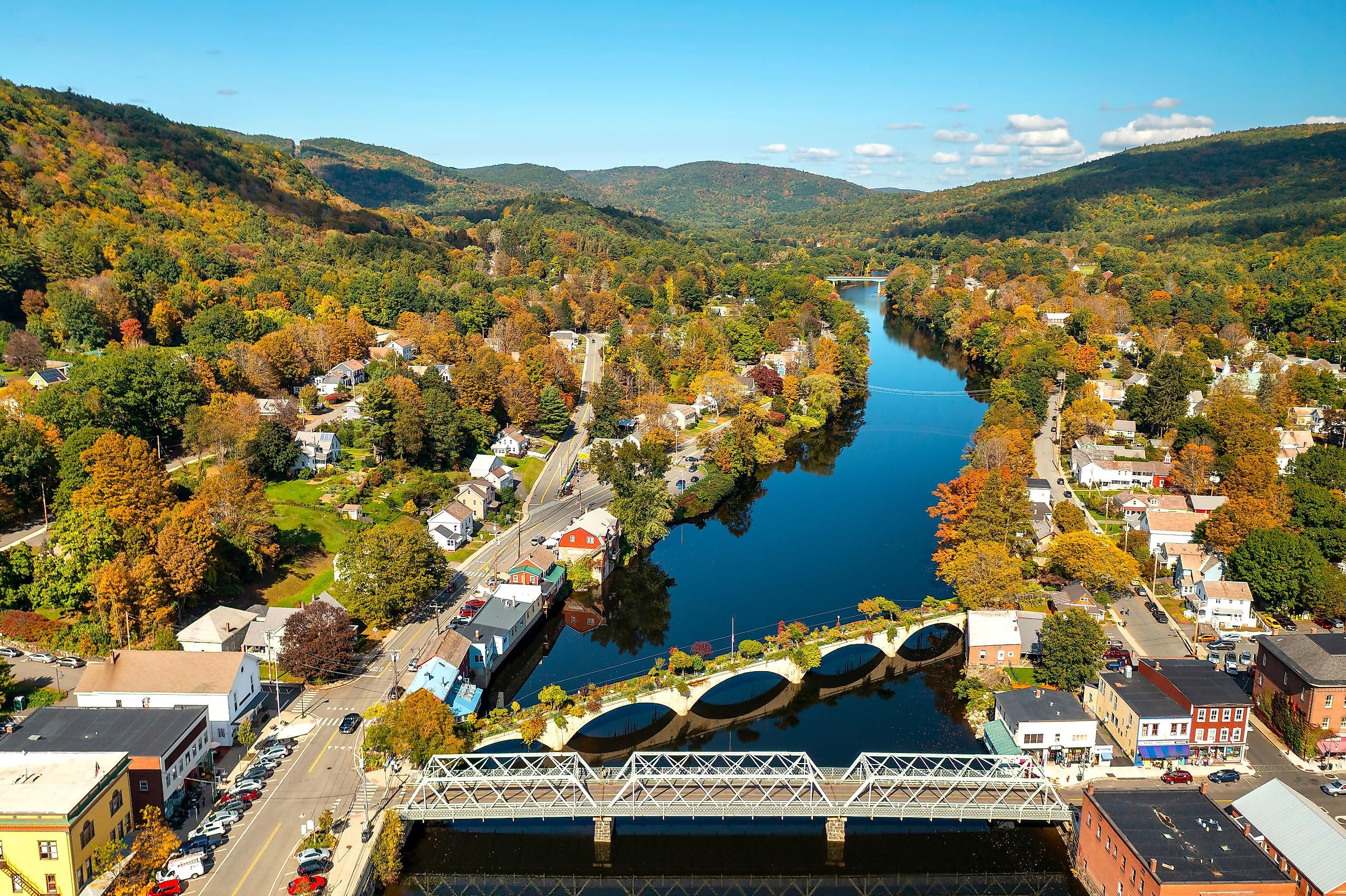 These Small Towns In Massachusetts Come Alive In Fall WorldAtlas