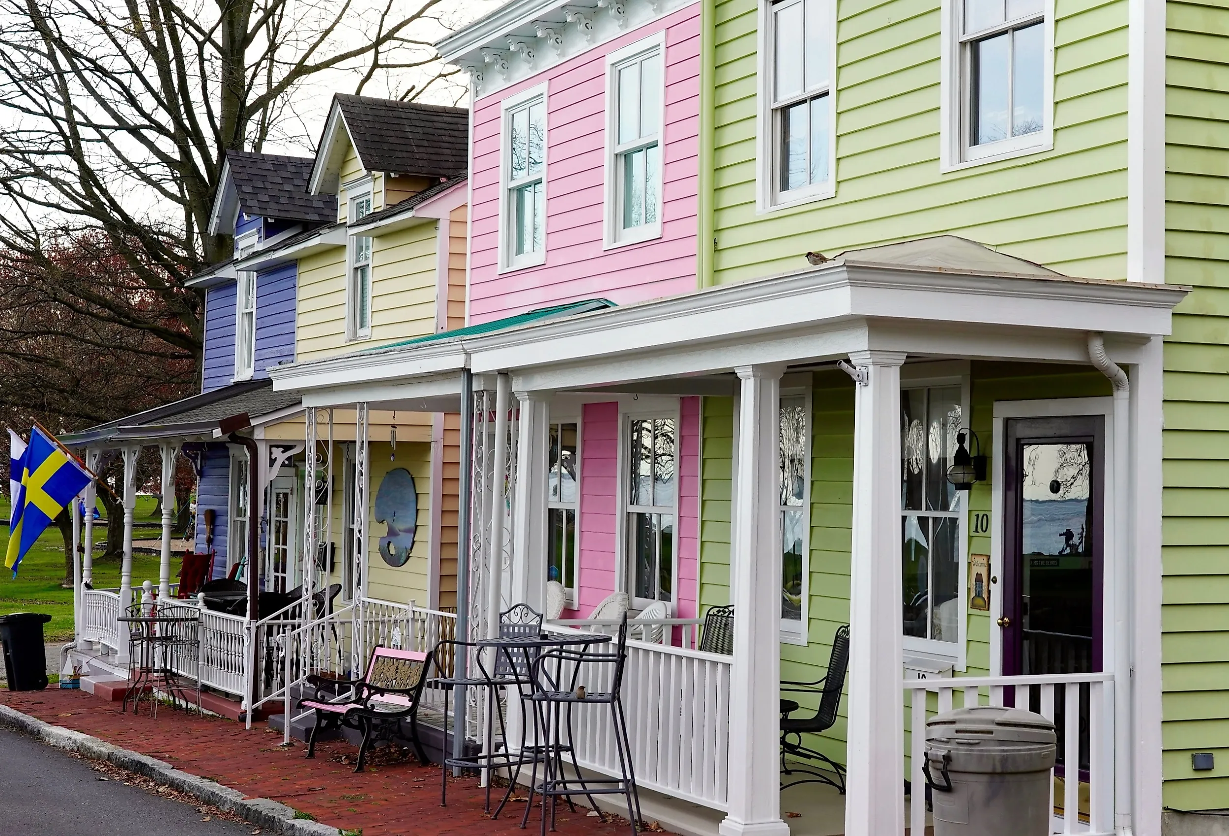  The New Castle Historic District and the First State National Historic Park is filed with colonial era homes, iconic buildings, roads and historic markers. Image credit: George Wirt via Shutterstock. 