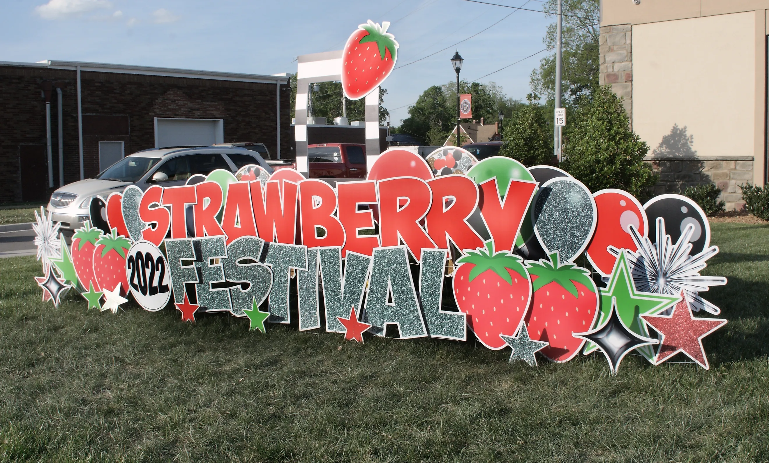 Sign for the Strawberry Festival in Portland, Tennessee. Editorial credit: Carla Sloke / Shutterstock.com