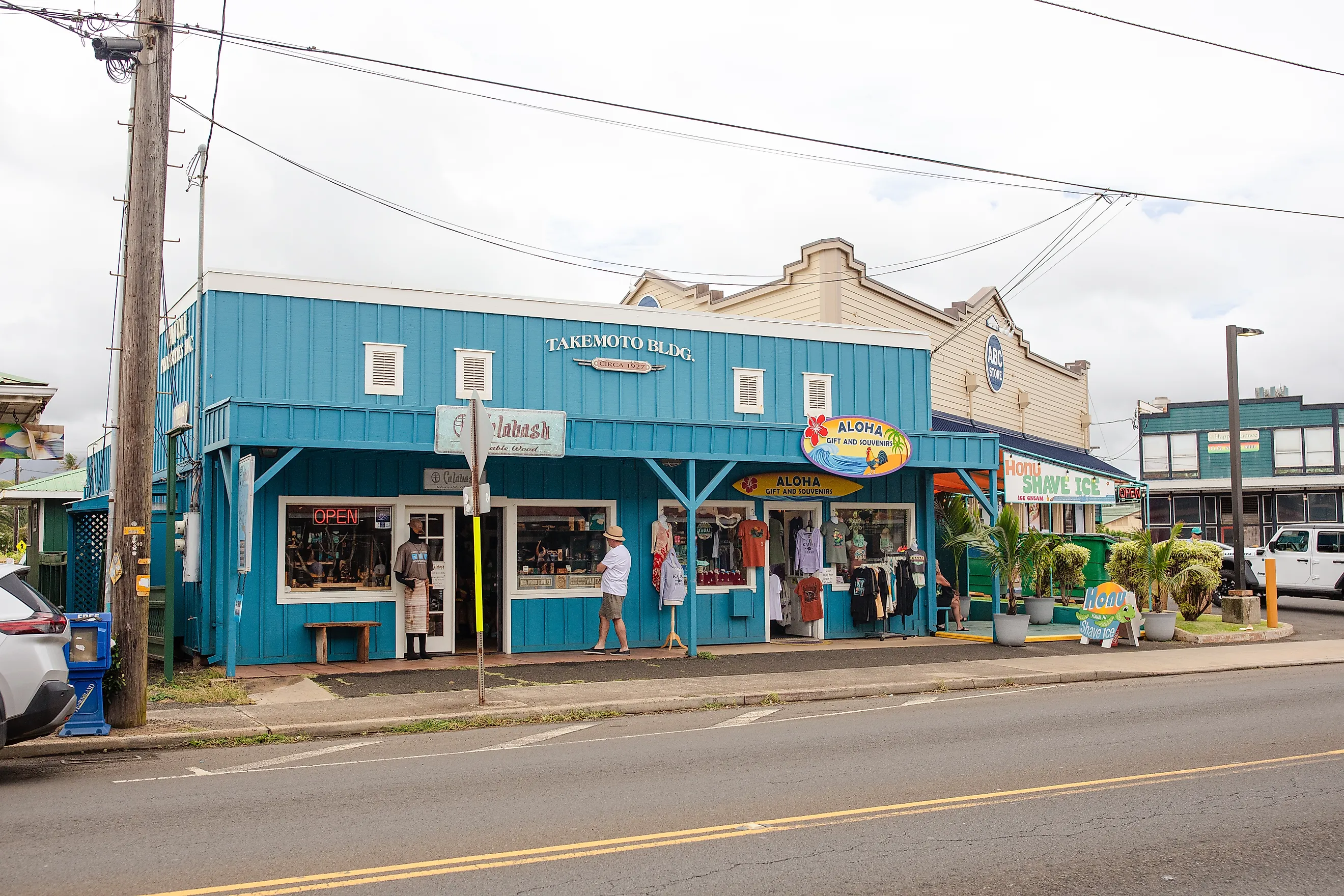 Shops in downtown Kapa'a in Hawaii. (Image Credit: bluestork via Shutterstock.com)