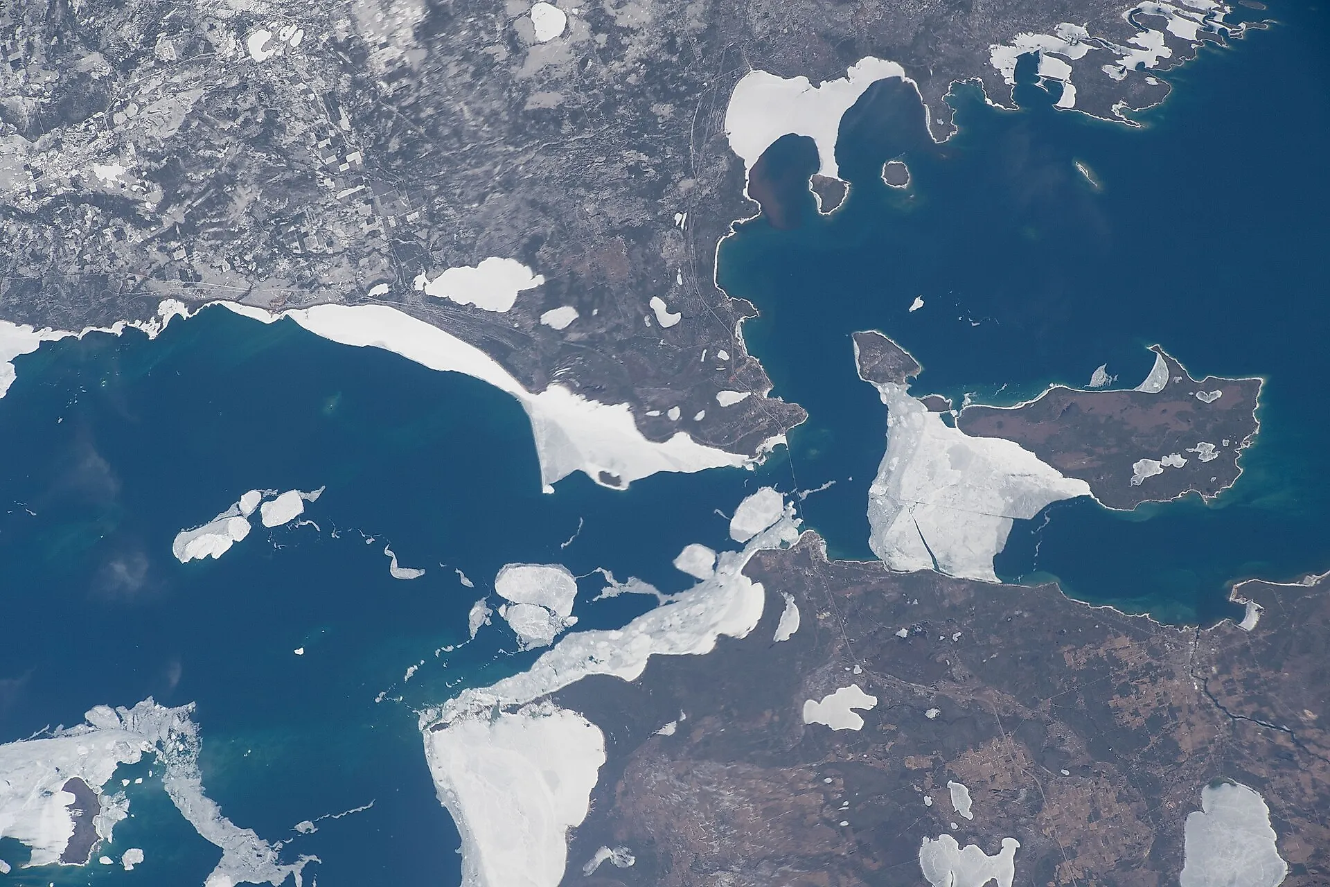 Straits of Mackinac (center) with Lake Michigan (left) and Lake Huron (right) — actually one body of water. Image credit: International Space Station