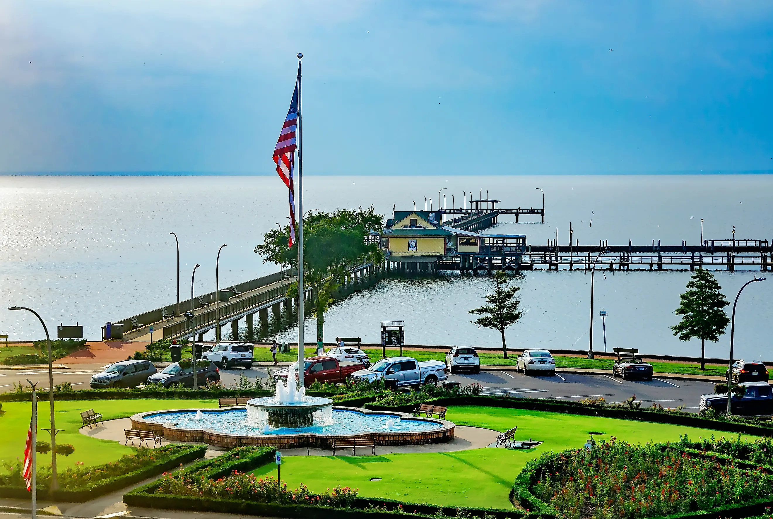 The pier in Fairhope, Alabama. Image credit: Carmen K. Sisson / Shutterstock.com.