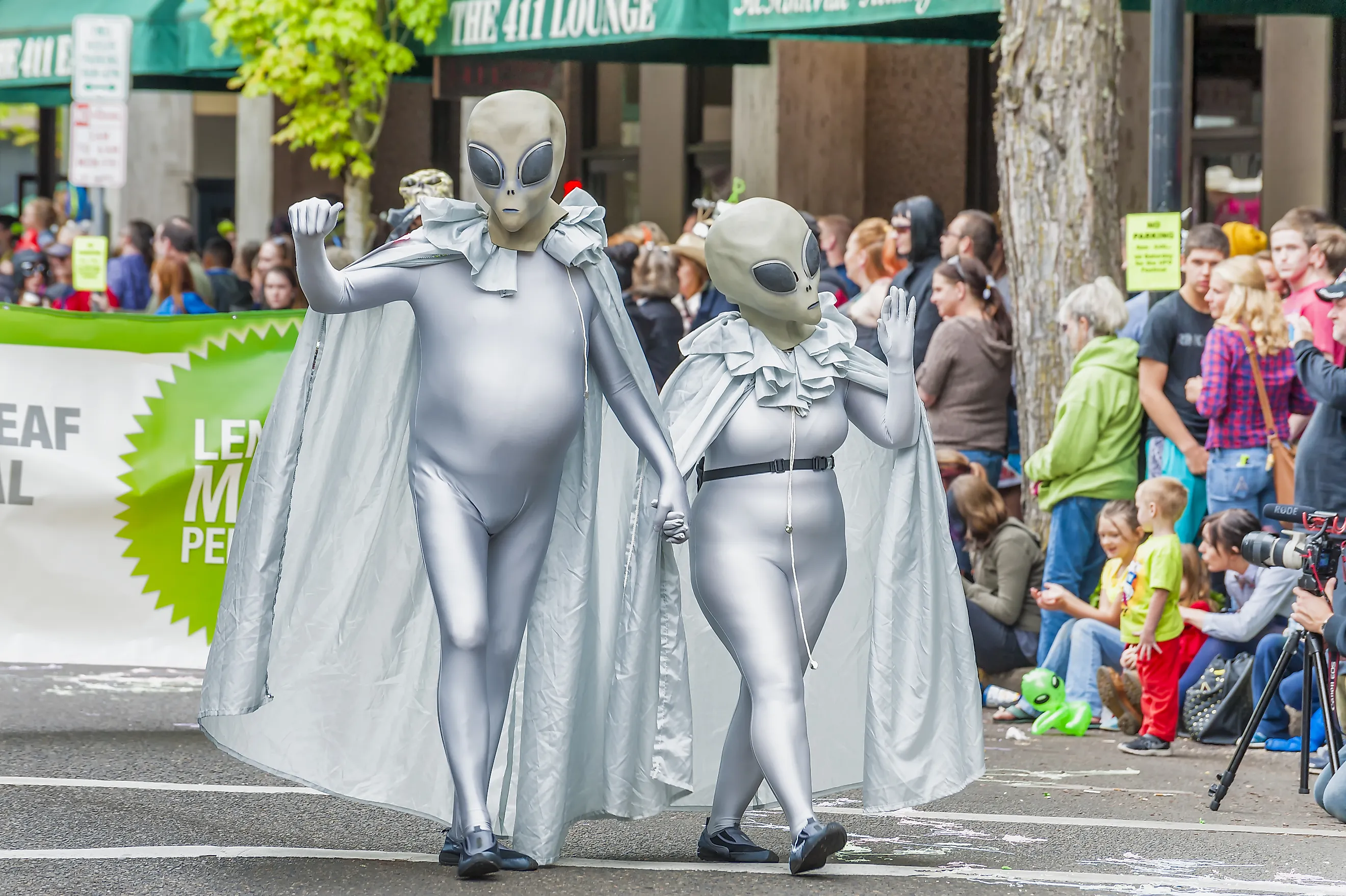 The Annual UFO Parade in McMinnville, Oregon. Image credit: Dee Browning / Shutterstock.com.