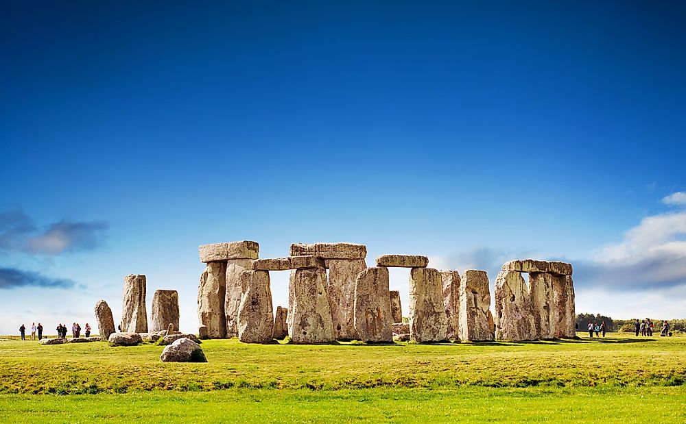 Stone henge: big rocks.