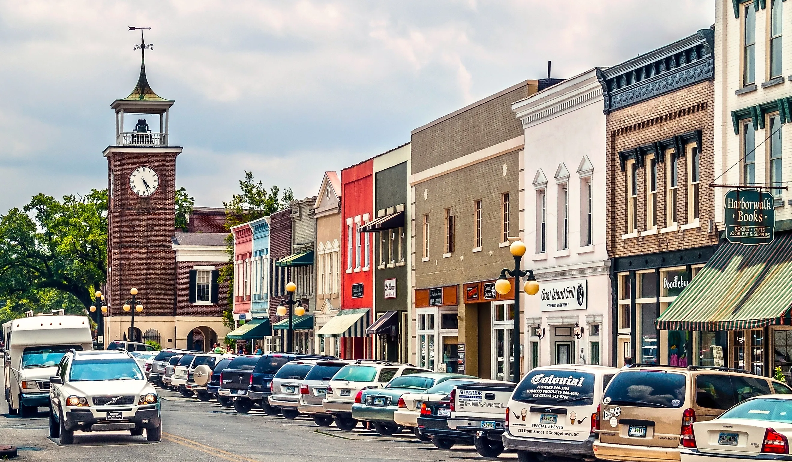 A view looking down Front Street in Georgetown, South Carolina. Image credit: Andrew F. Kazmierski / Shutterstock.com.