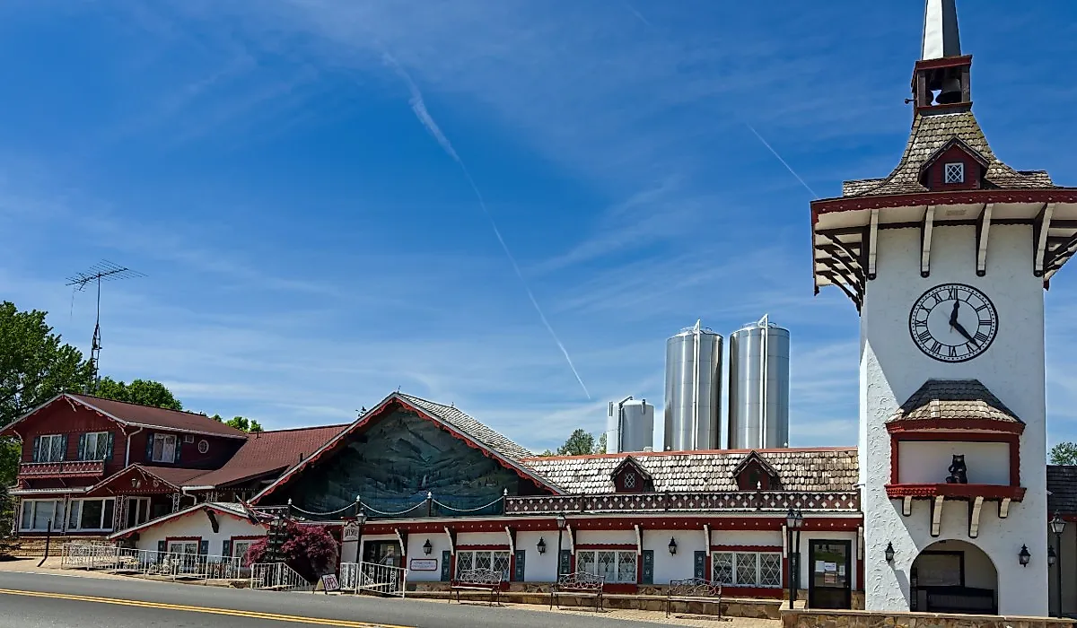 The Guggisberg Cheese Company in Berlin, Ohio. Image credit Kenneth Sponsler via Shutterstock