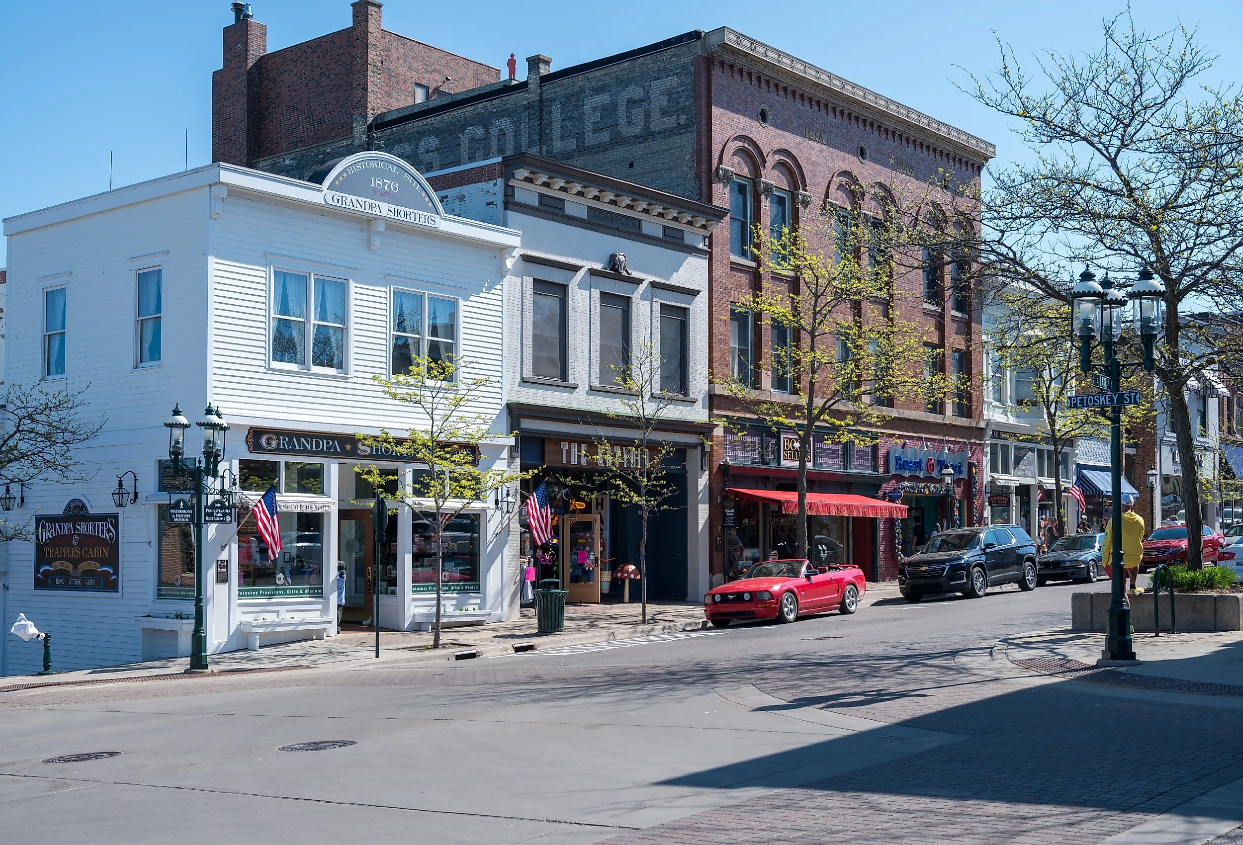 Downtown street in Petoskey, Michigan. Image credit Focused Adventures via Shutterstock