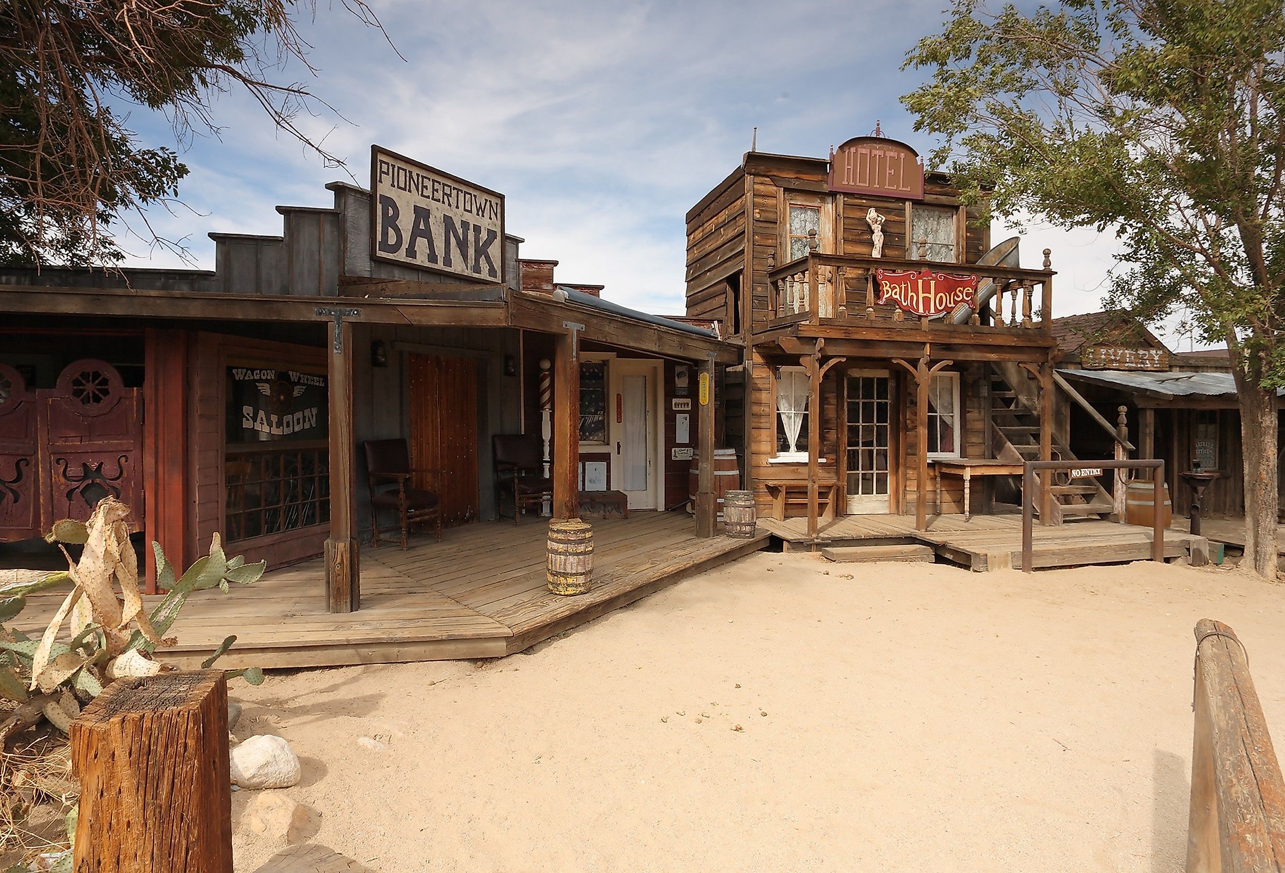 Pioneertown, California saloon and bath house. Mfield, Matthew Field, http://www.photography.mattfield.com, CC BY-SA 3.0 <http://creativecommons.org/licenses/by-sa/3.0/>, via Wikimedia Commons