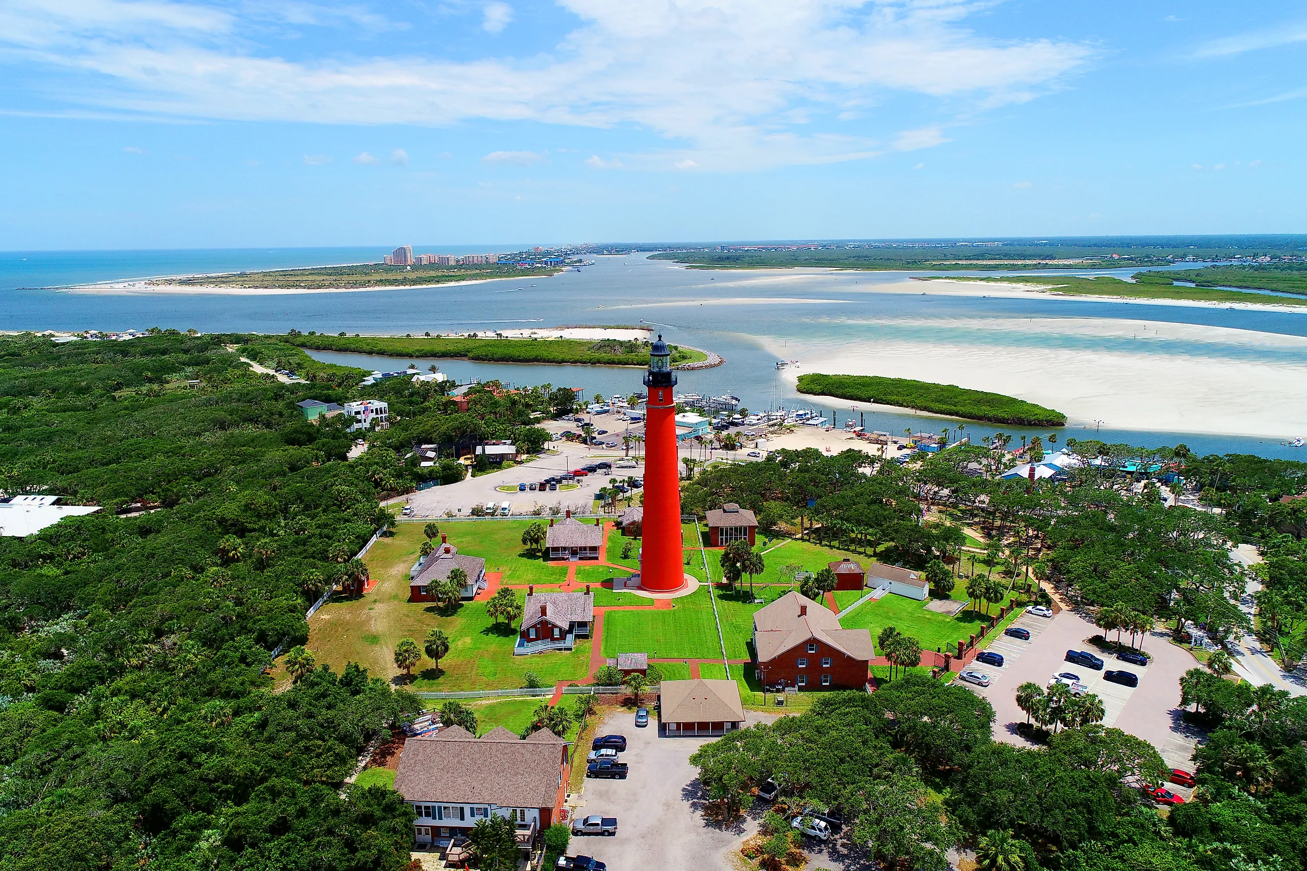 The lighthouse in Ponce Inlet, Florida. Dennis MacDonald / Shutterstock.com.