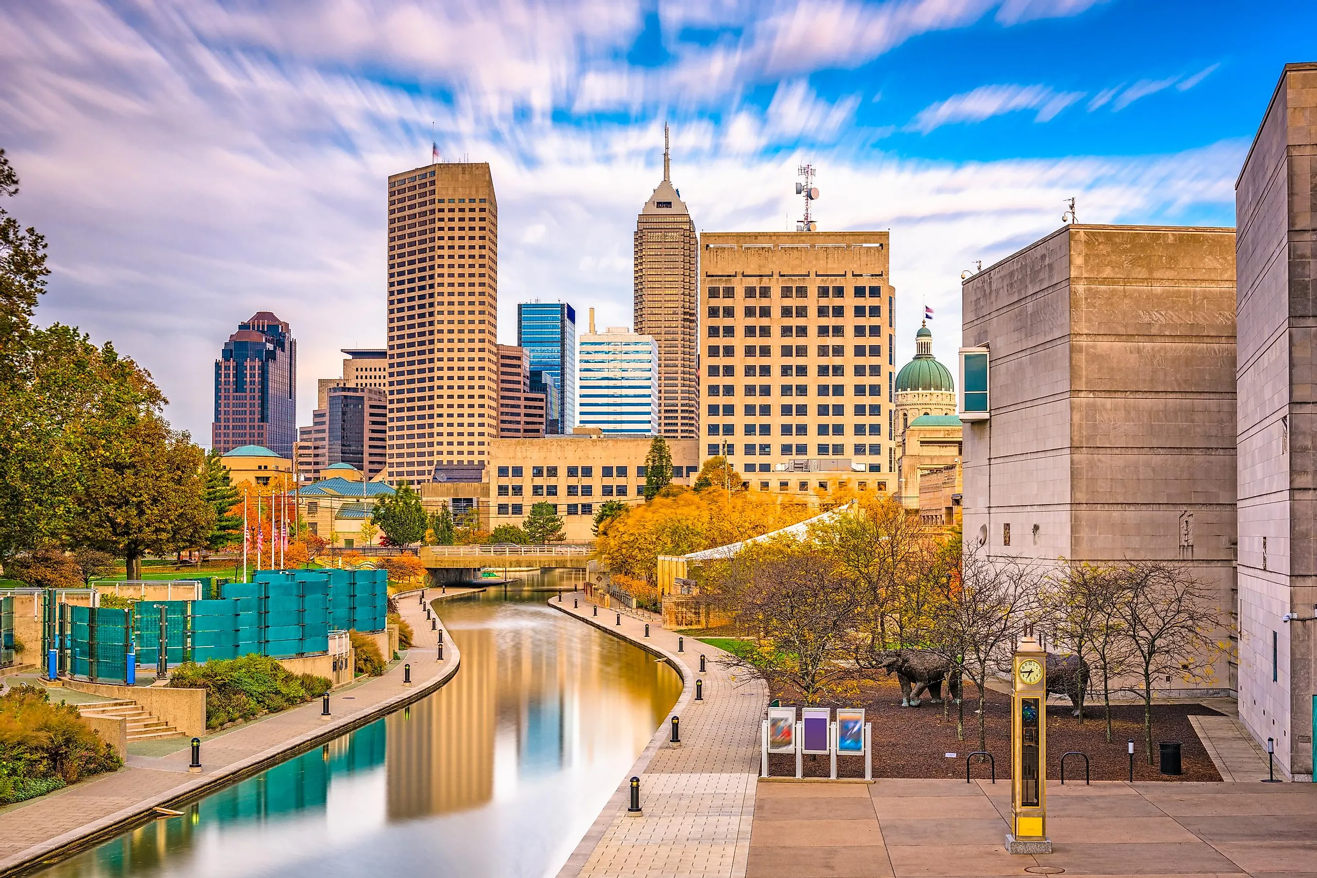 Buildings and a canal in downtown Indianapolis, Indiana