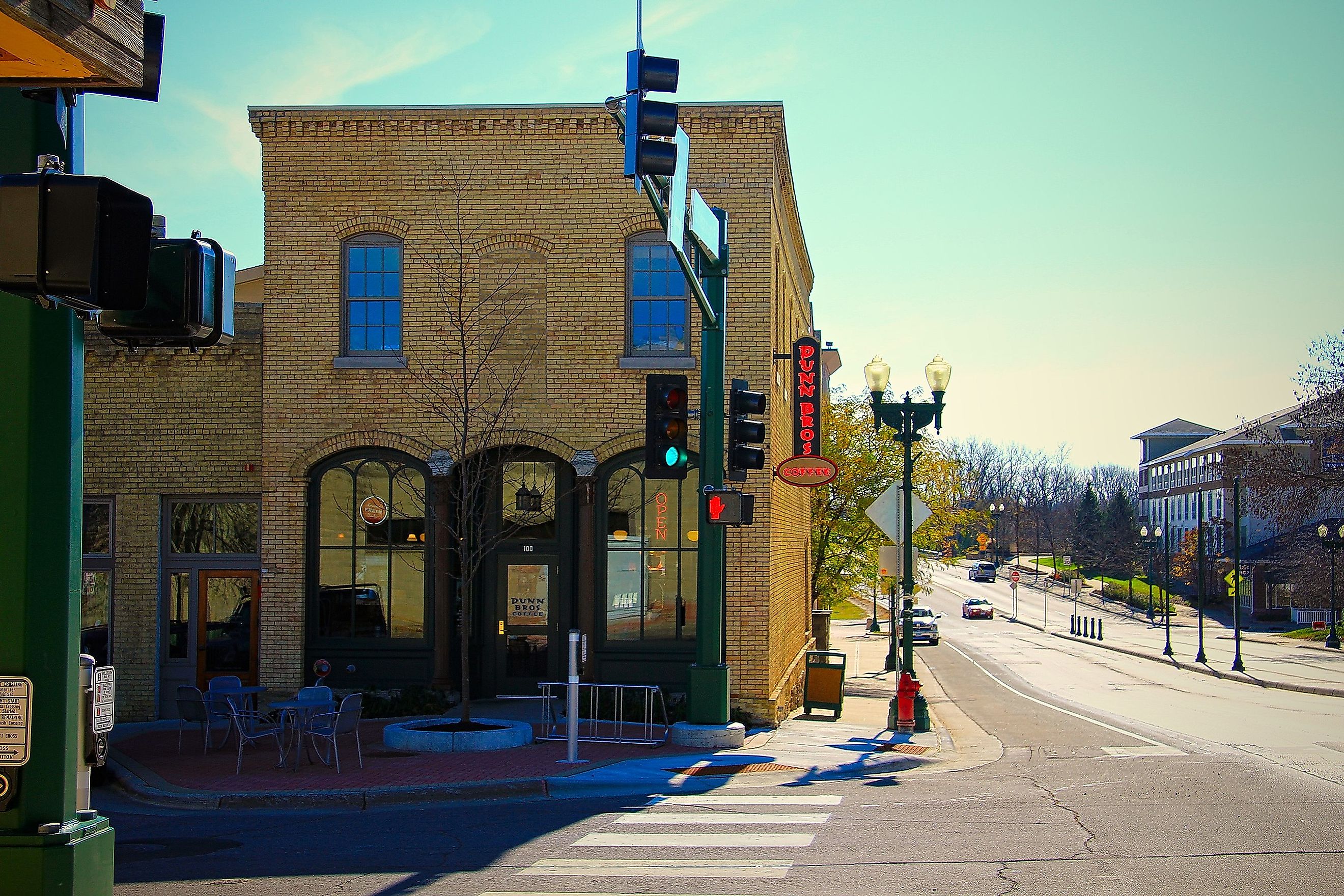 Dunn Brothers at the corner of 2nd Street and Chestnut Street in Chaska, Minnesota. Image credit Michael Hicks, CC BY 2.0 <https://creativecommons.org/licenses/by/2.0>, via Wikimedia Commons