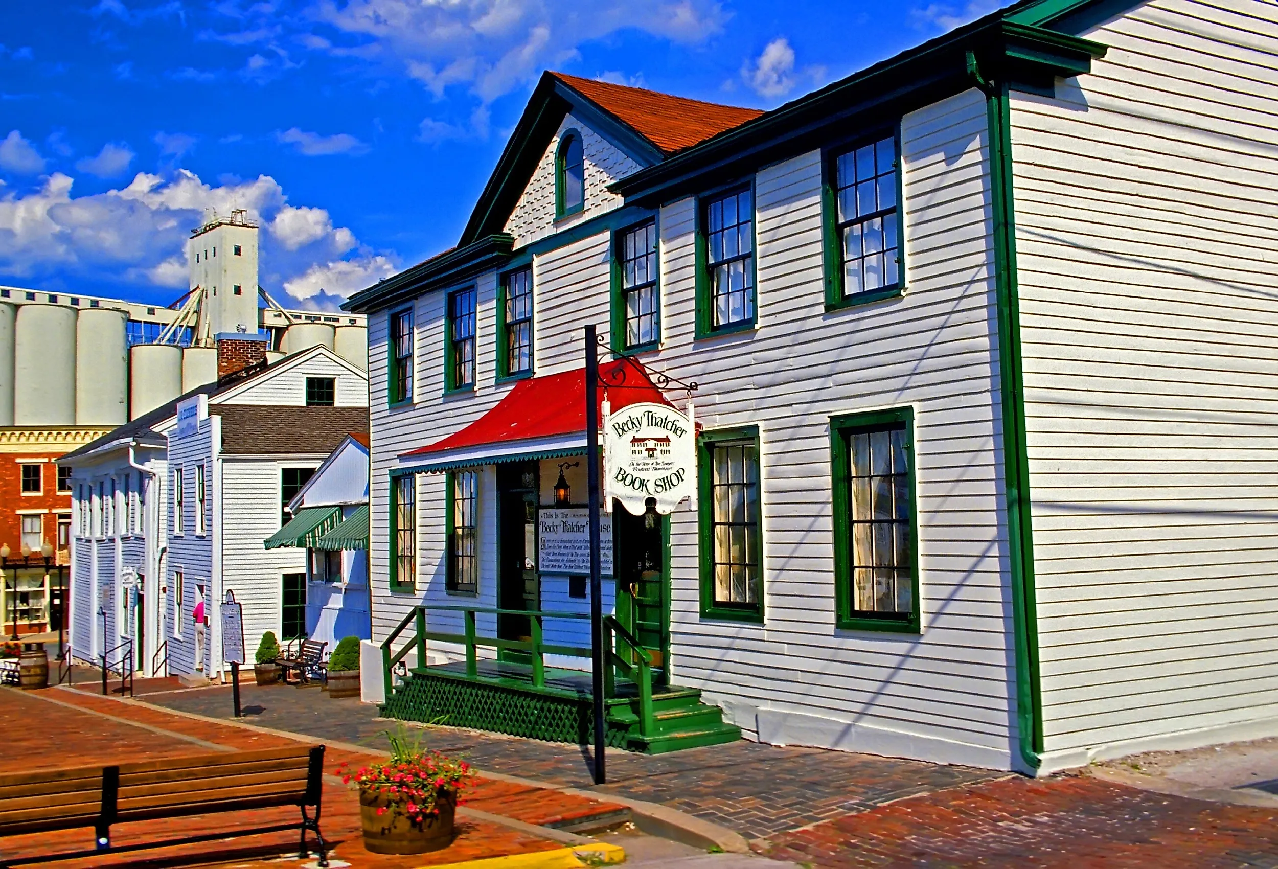 Becky Thacher Book Shop in Hannibal, Missouri. Image credit: Dennis MacDonald via Shutterstock.