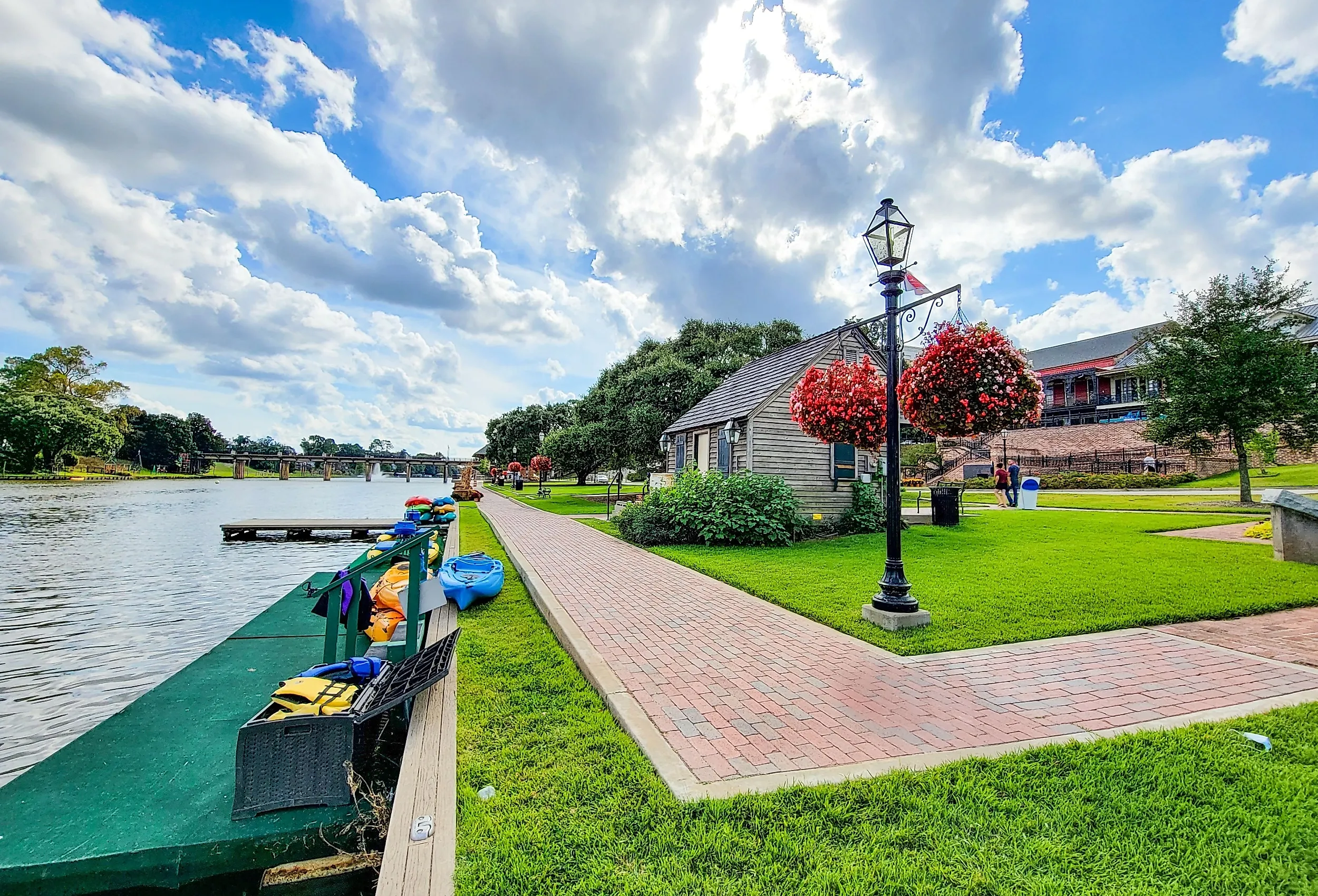 The Beau Jardin and Riverwalk in downtown Natchitoches. Editorial credit: VioletSkyAdventures / Shutterstock.com