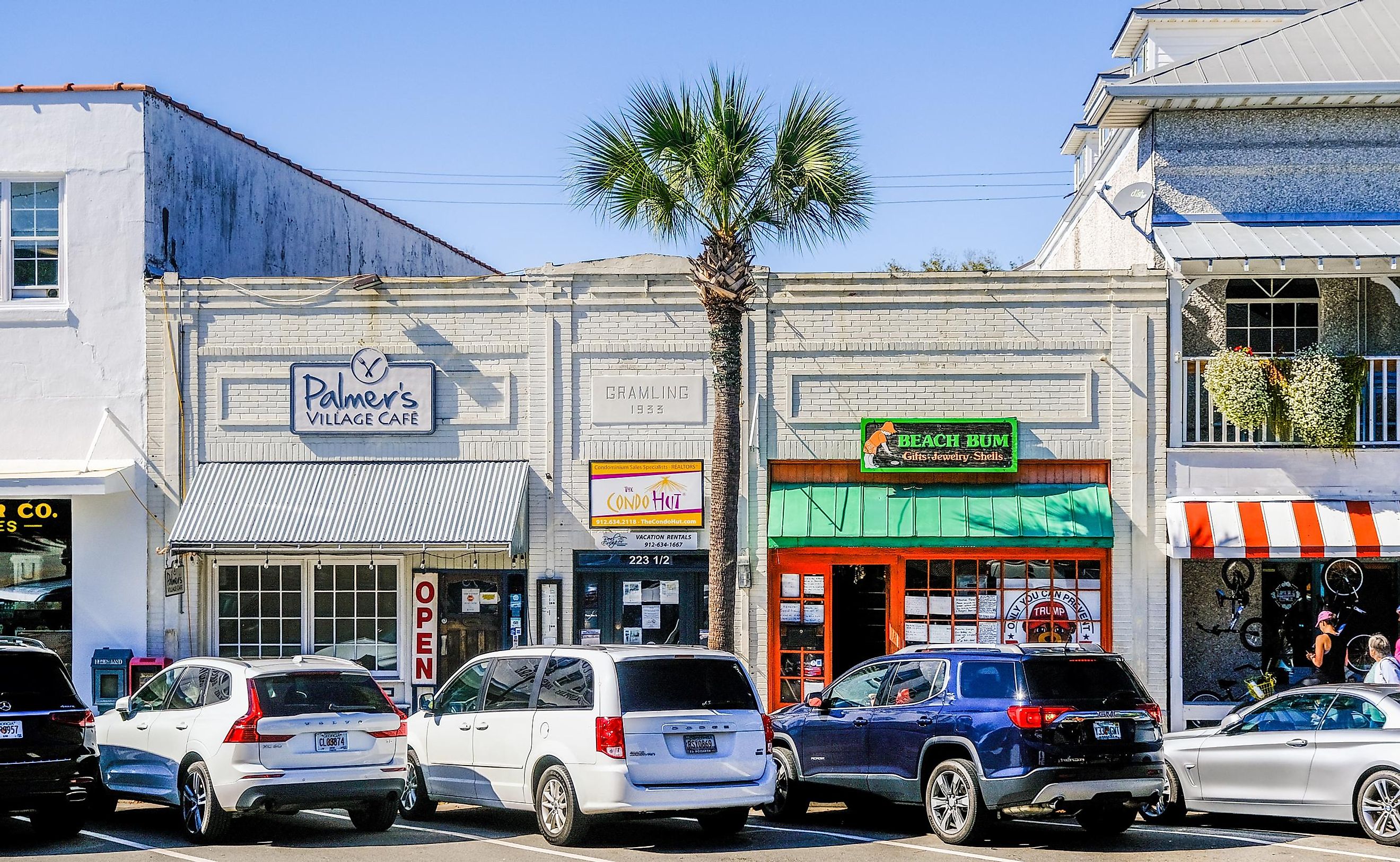 Vibrant eateries along a street in St. Simons, Georgia. Editorial credit: Darryl Brooks / Shutterstock.com