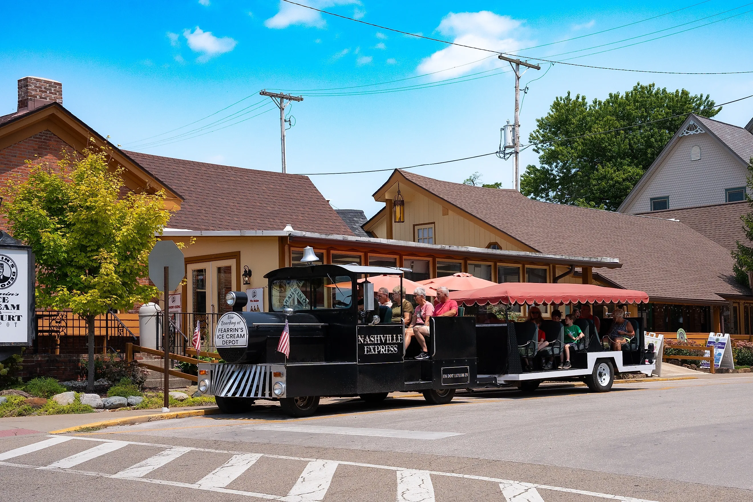 The Nashville Express offers sours of historic Nashville, Indiana. Image: Little Vignettes Photo / Shutterstock.com