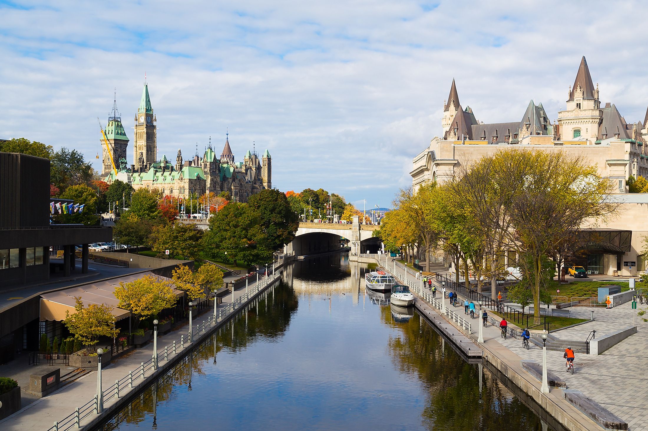 A view up the Rideau Canal towards the Ottawa Parliament. Editorial credit: mikecphoto / Shutterstock.com