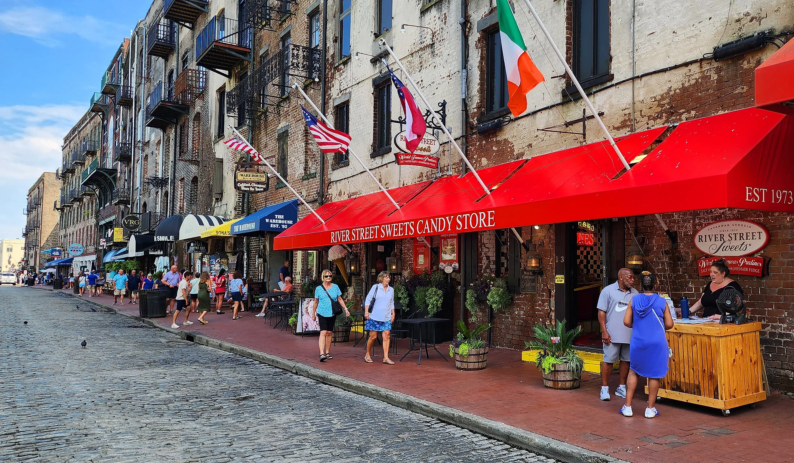 The crate and famous River Street shopping area in downtown historic Savannah, Georgia. Editorial credit: Dennis MacDonald / Shutterstock.com