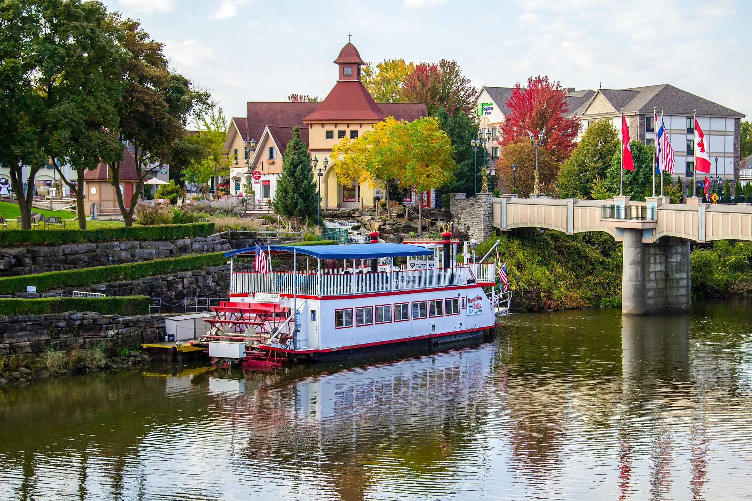The Bavarian Belle paddle wheel boat offers dinners and excursions on the Cass River in the popular tourist town of Frankenmuth, Michigan, via ehrlif / iStock.com
