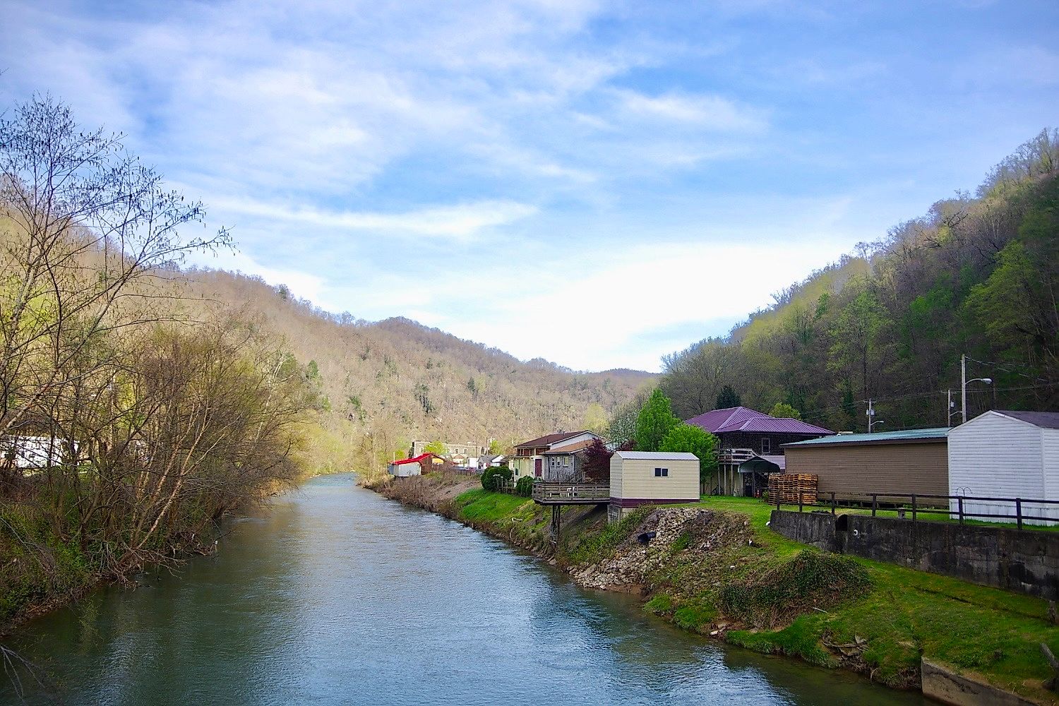The Big Coal River passing through Whitesville, West Virginia. Image credit: Brian Stansberry via Wikimedia Commons