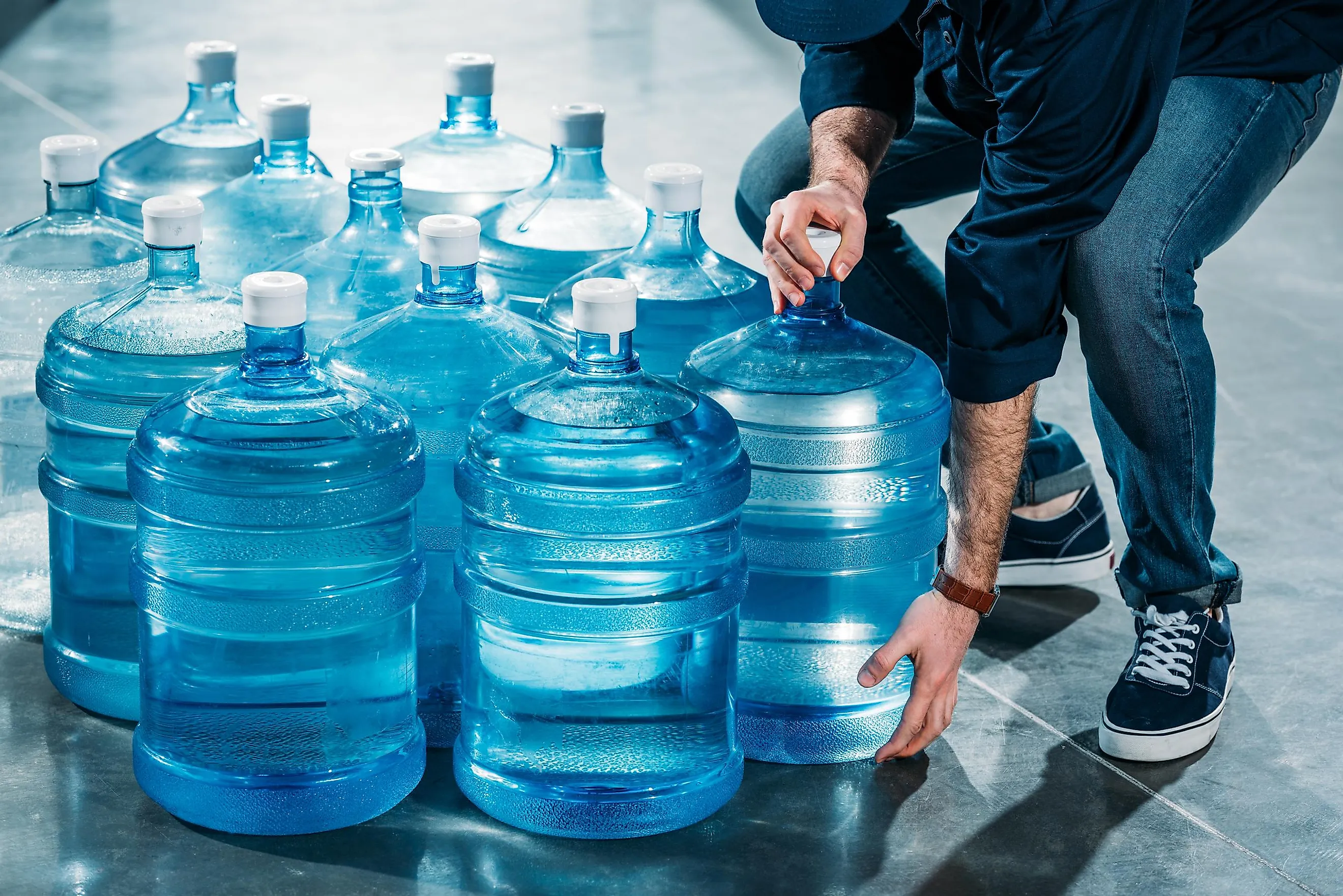 Питьевая вода статья. Бутилированная вода. Вода в бутылях. Бутылка для воды. Вода питьевая бутилированная.