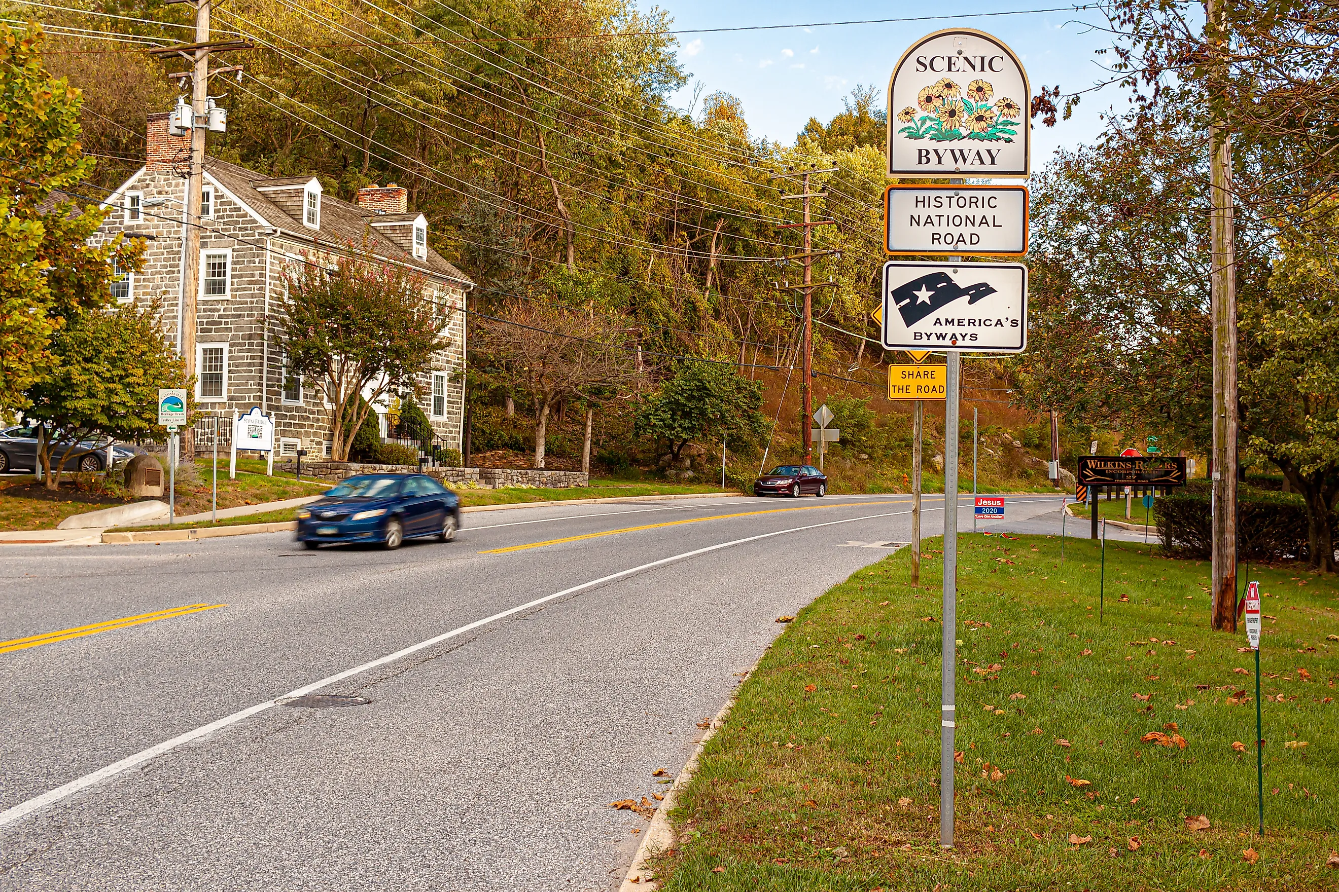 The Historic National Road sign in Maryland. Image credit: grandbrothers / Shutterstock.com.