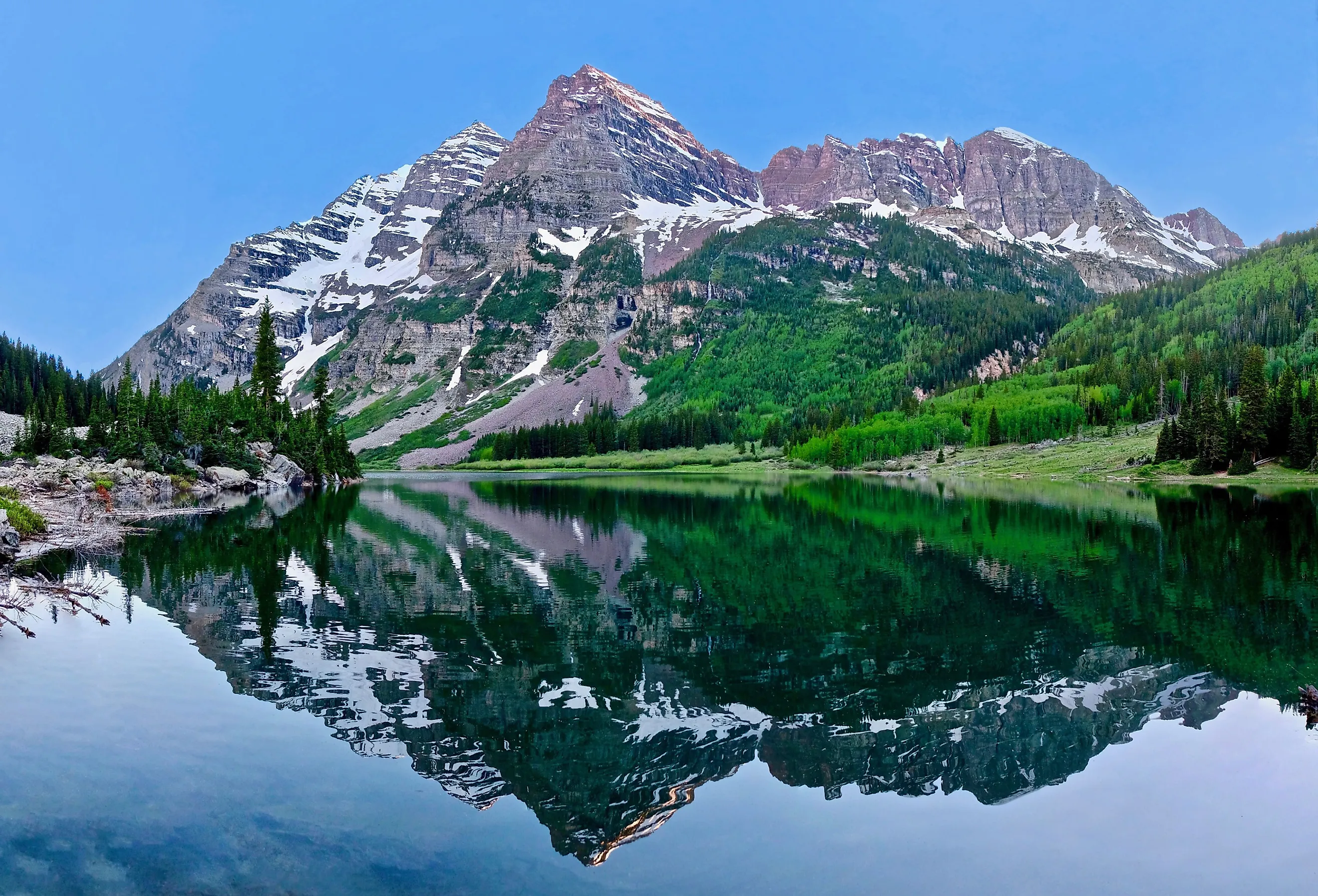 Maroon Bells peaks reflection in Crater Lake, Aspen, Colorado. Image credit Marina Poushkina via Shutterstock