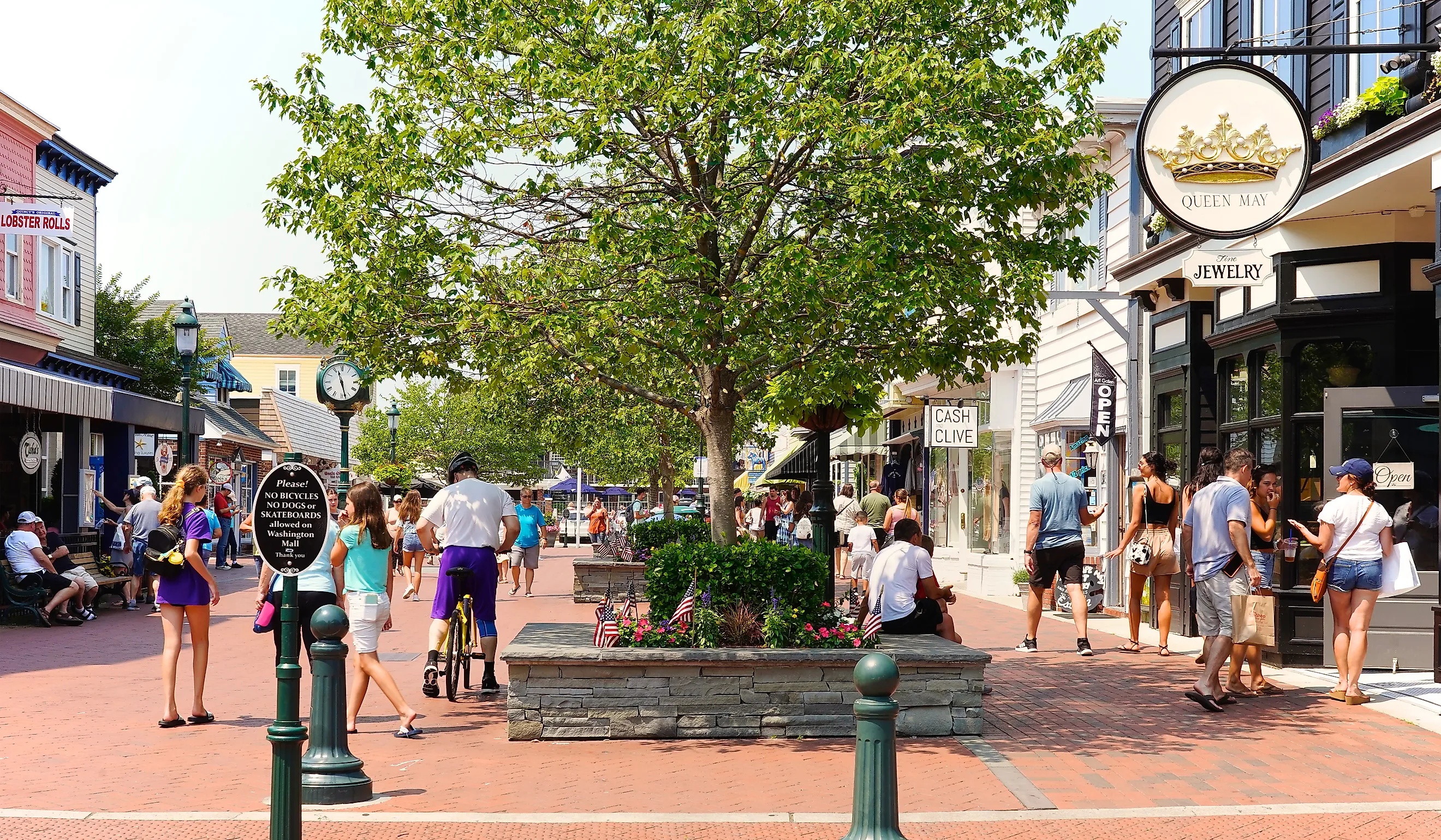 People shopping in Cape May, New Jersey. Image credit: George Wirt via Shutterstock.com