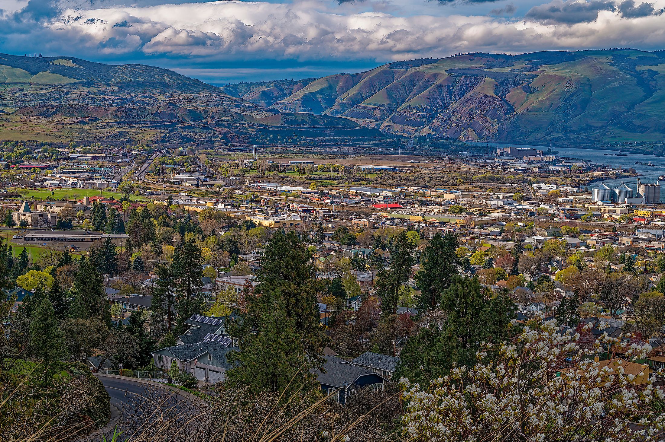 Columbia River Gorge  Best Places to Visit in Oregon