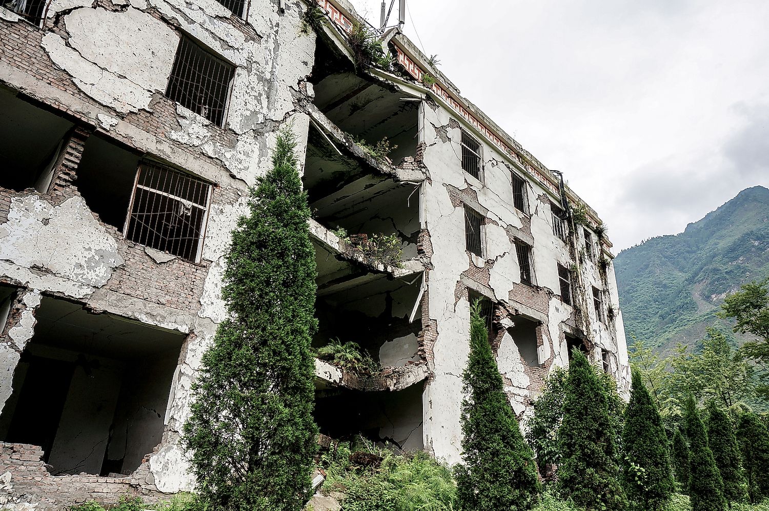 A building ravaged by the 2008 Sichuan earthquake. Image credit: GG6369/Shutterstock.com