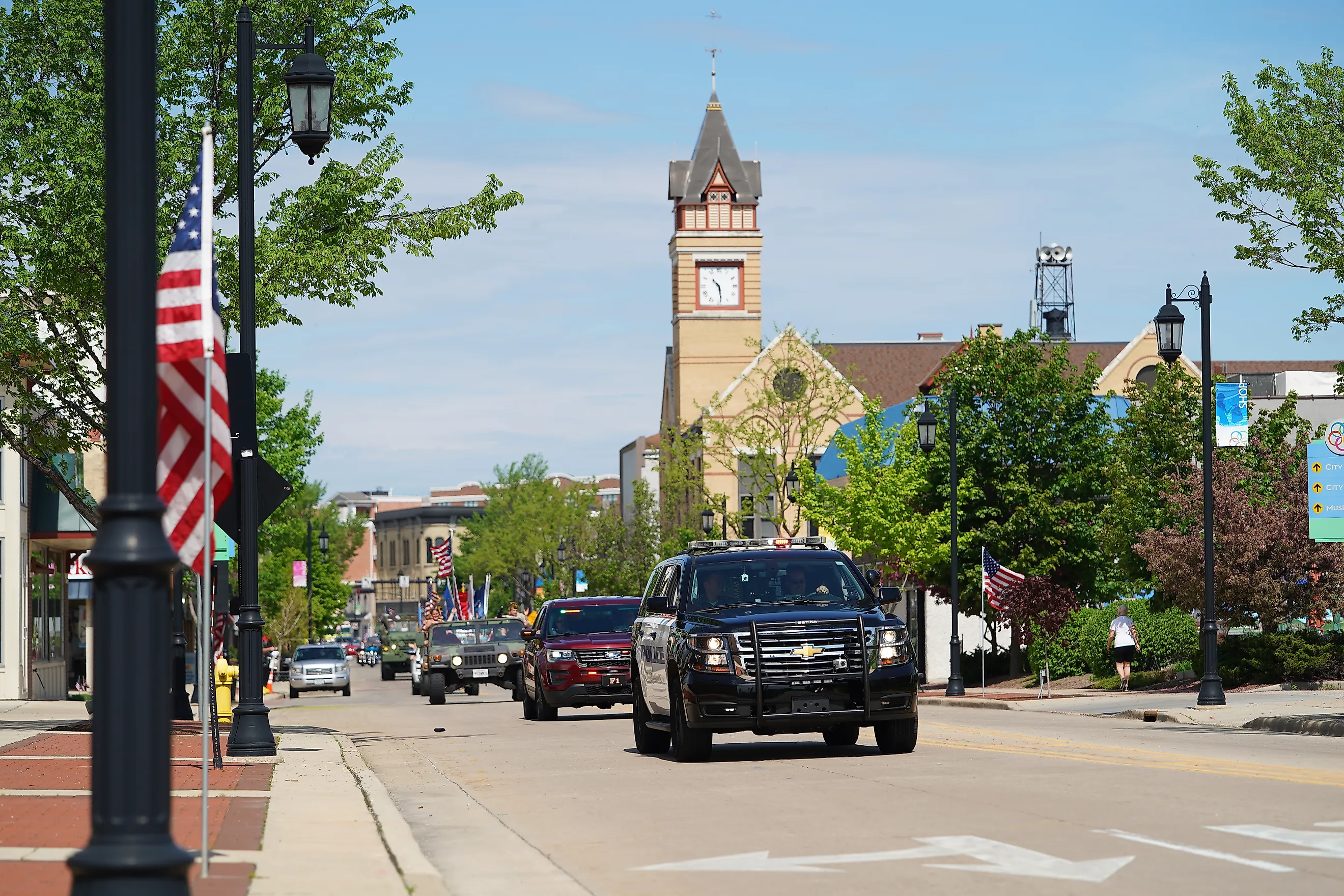 Oconomowoc, Wisconsin: Veterans of foreign wars of Oconomowoc community held a memorial veterans day parade, via Aaron of L.A. Photography / Shutterstock.com