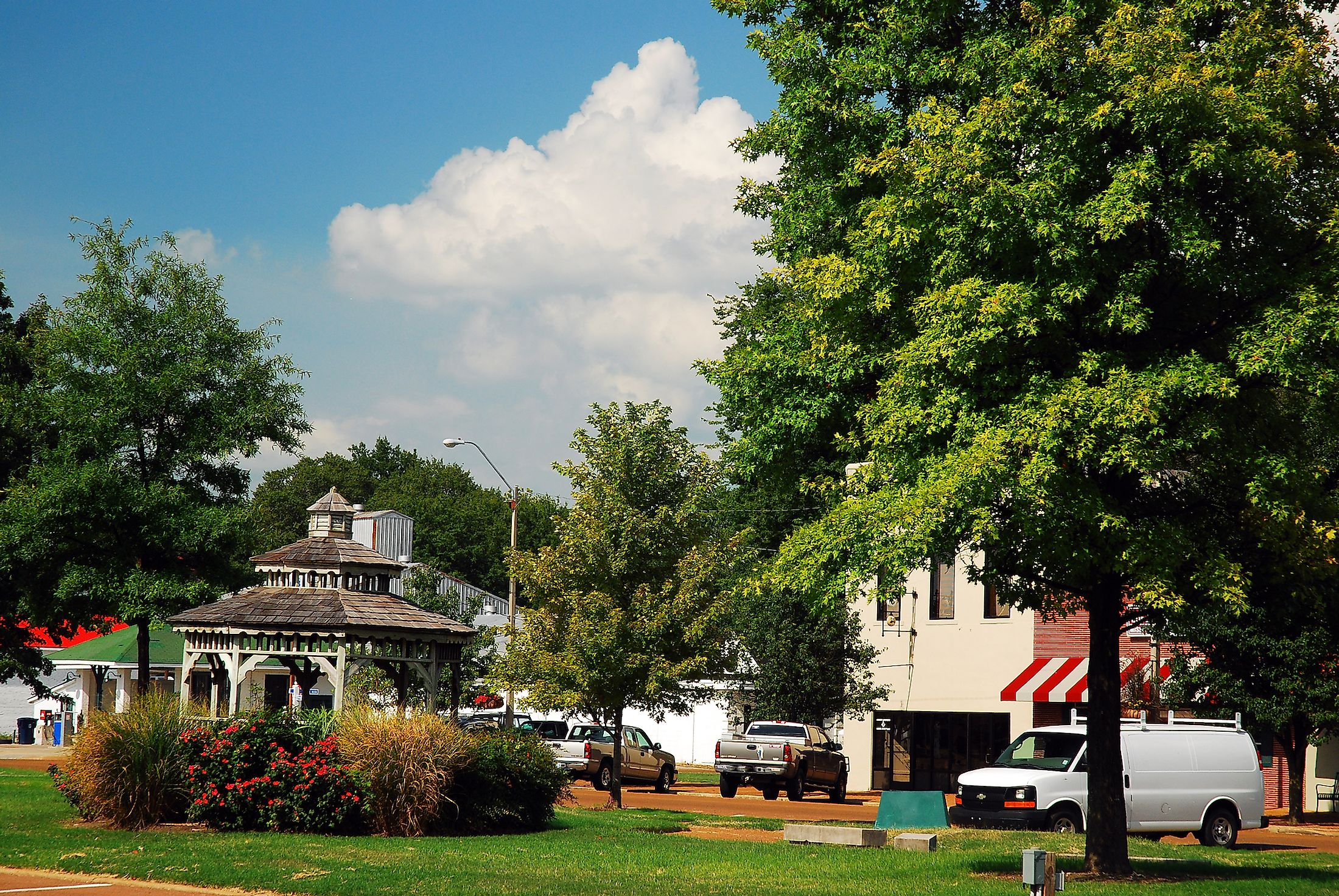A gazebo sits in the center of the town square of downtown Tunica, Mississippi. Editorial credit: James Kirkikis / Shutterstock.com