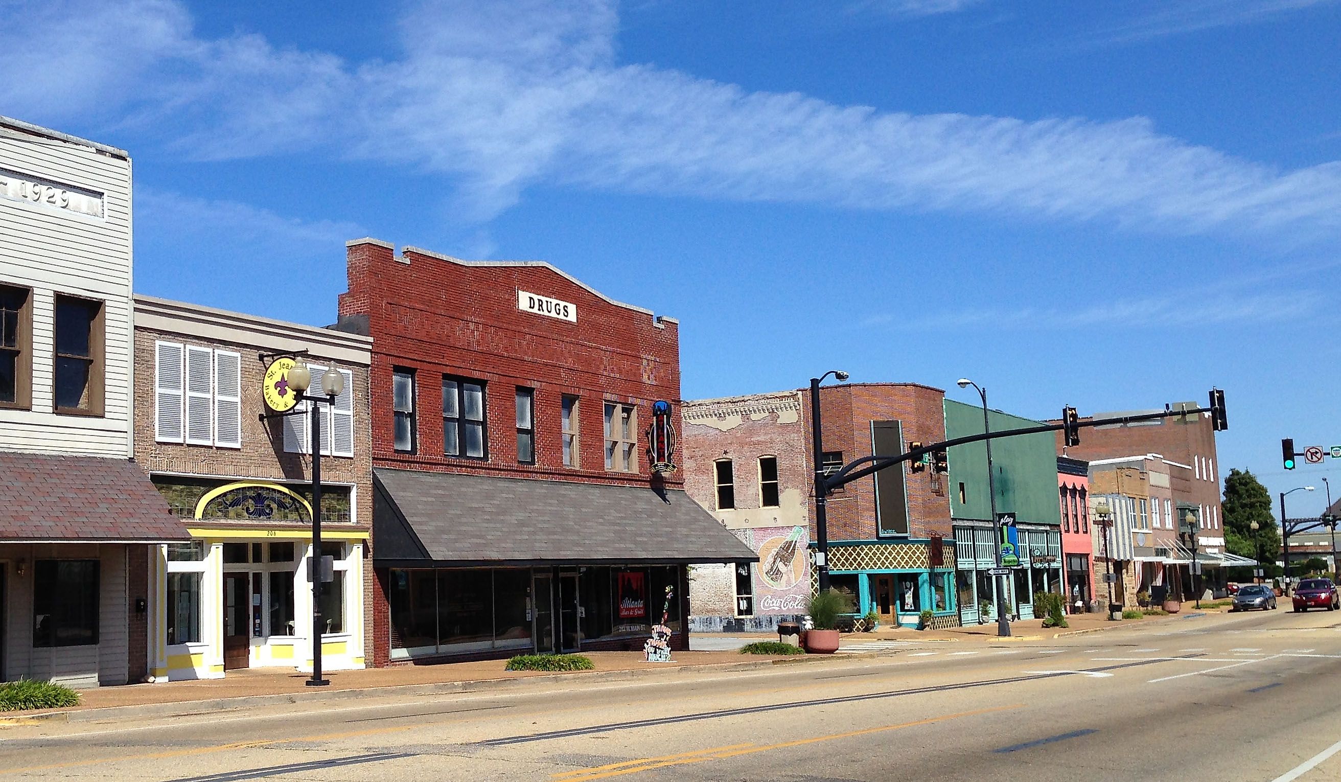 Downtown Tupelo. Fredlyfish4, CC BY-SA 3.0 <https://creativecommons.org/licenses/by-sa/3.0>, via Wikimedia Commons https://commons.wikimedia.org/wiki/File:Downtown_Tupelo_1.JPG