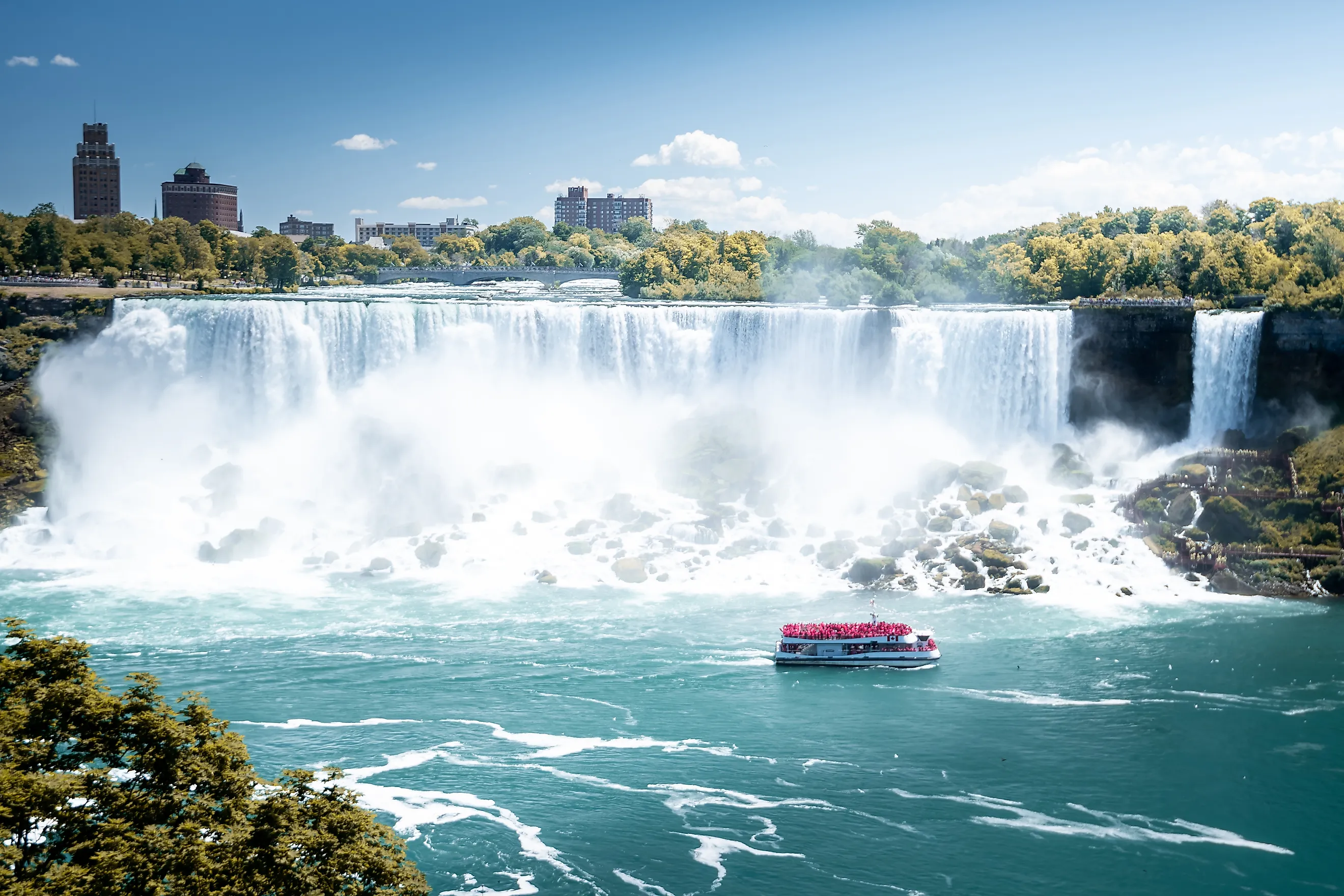 The spectacular view of the Niagara Falls.