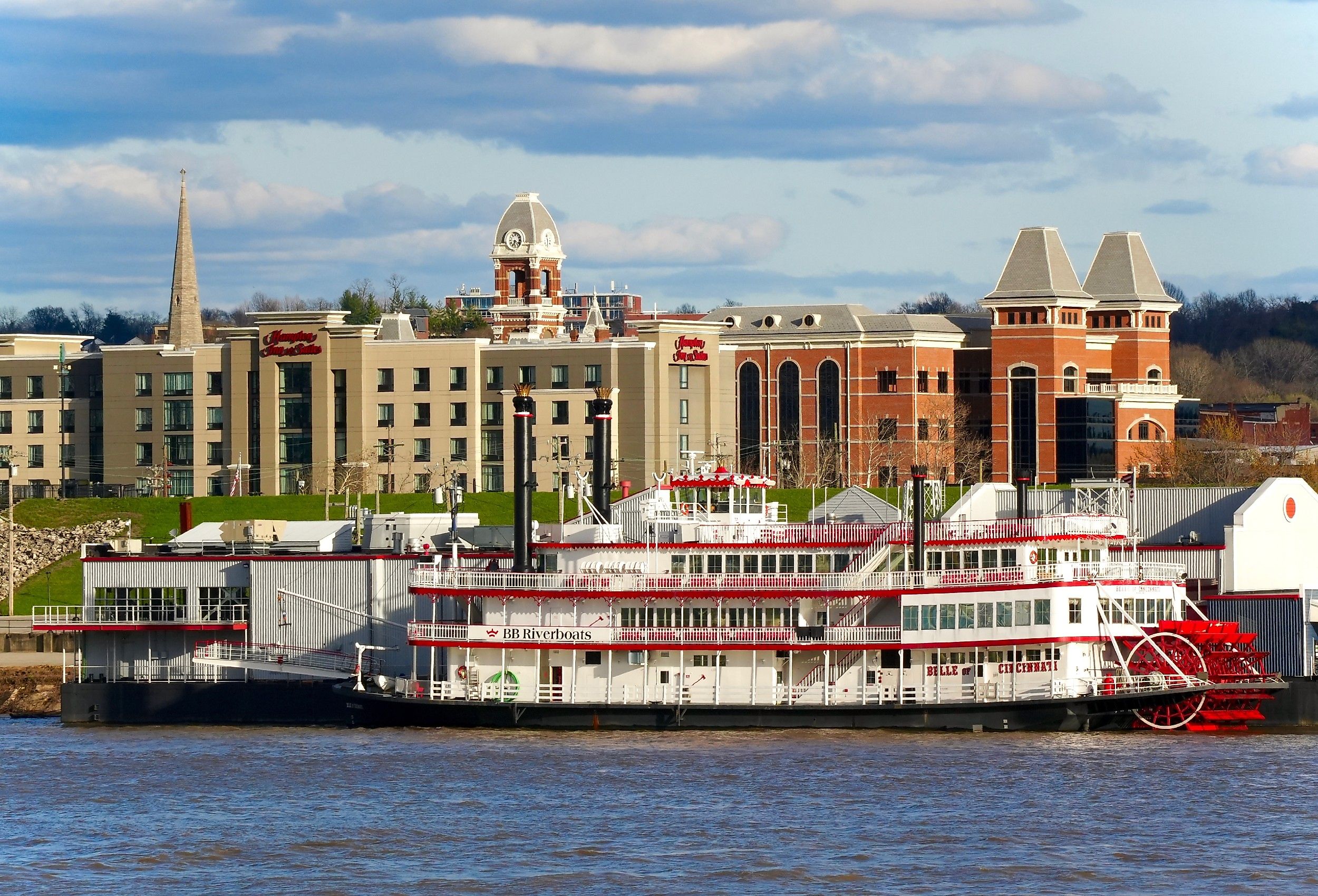 Covington's Ohio River waterfront, Kentucky. Image credit George Wirt via Shutterstock