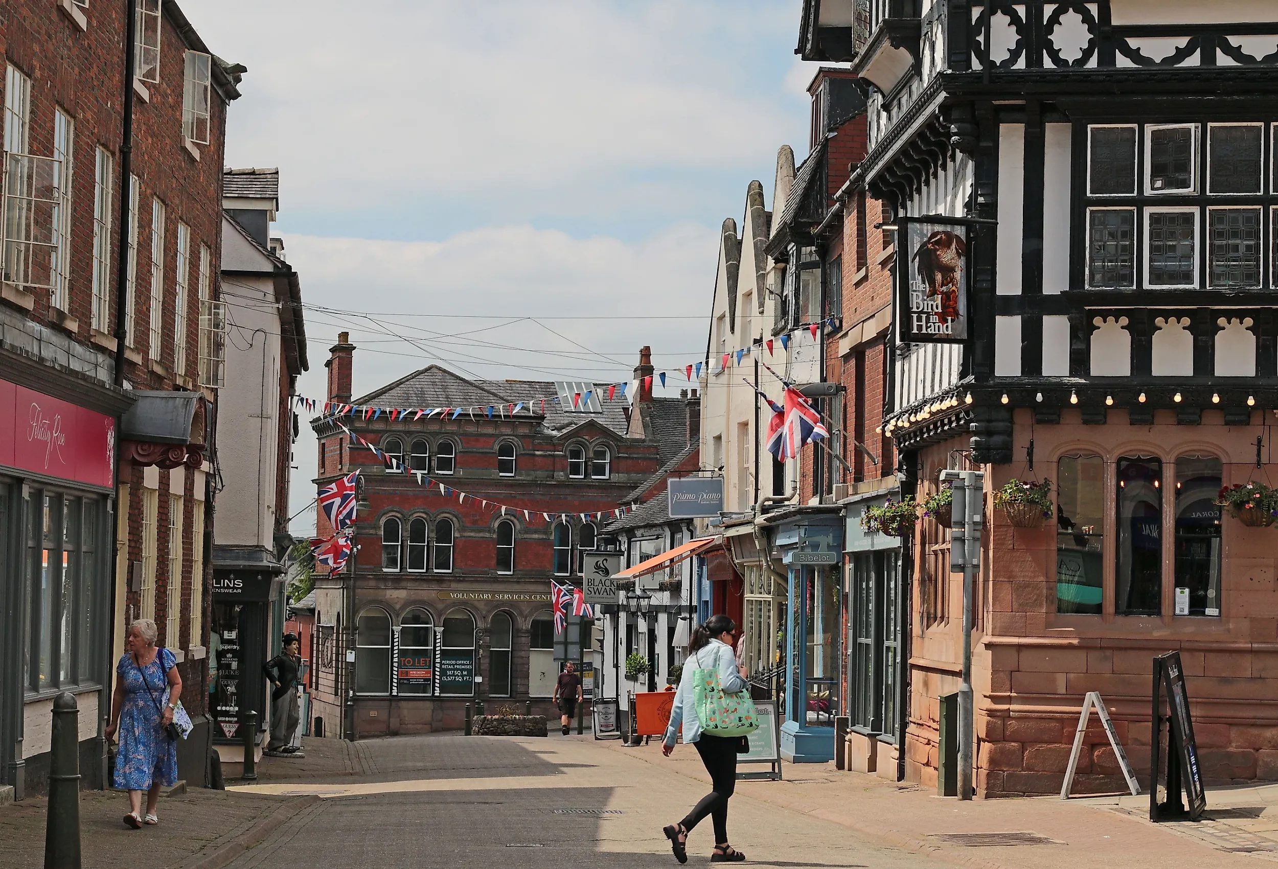 Sheep Market, a street in Leek, with the Bird in Hand pub and various shops. Image credit: Carol Tyers via Shutterstock.
