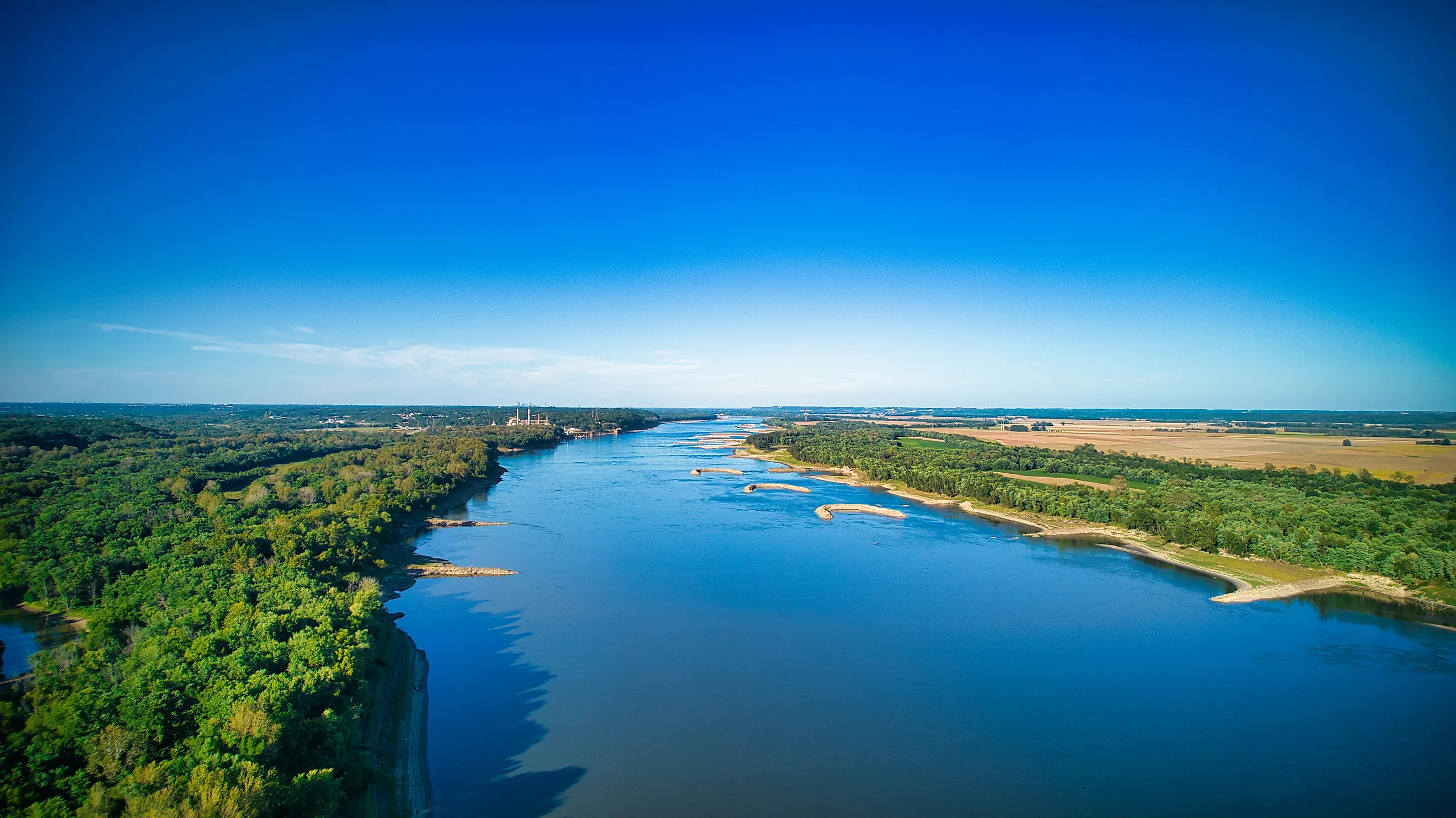 The Mississippi River Port showing the longest stretch without a bridge down. Credit: Wirestock Creators/ Shutterstock.com