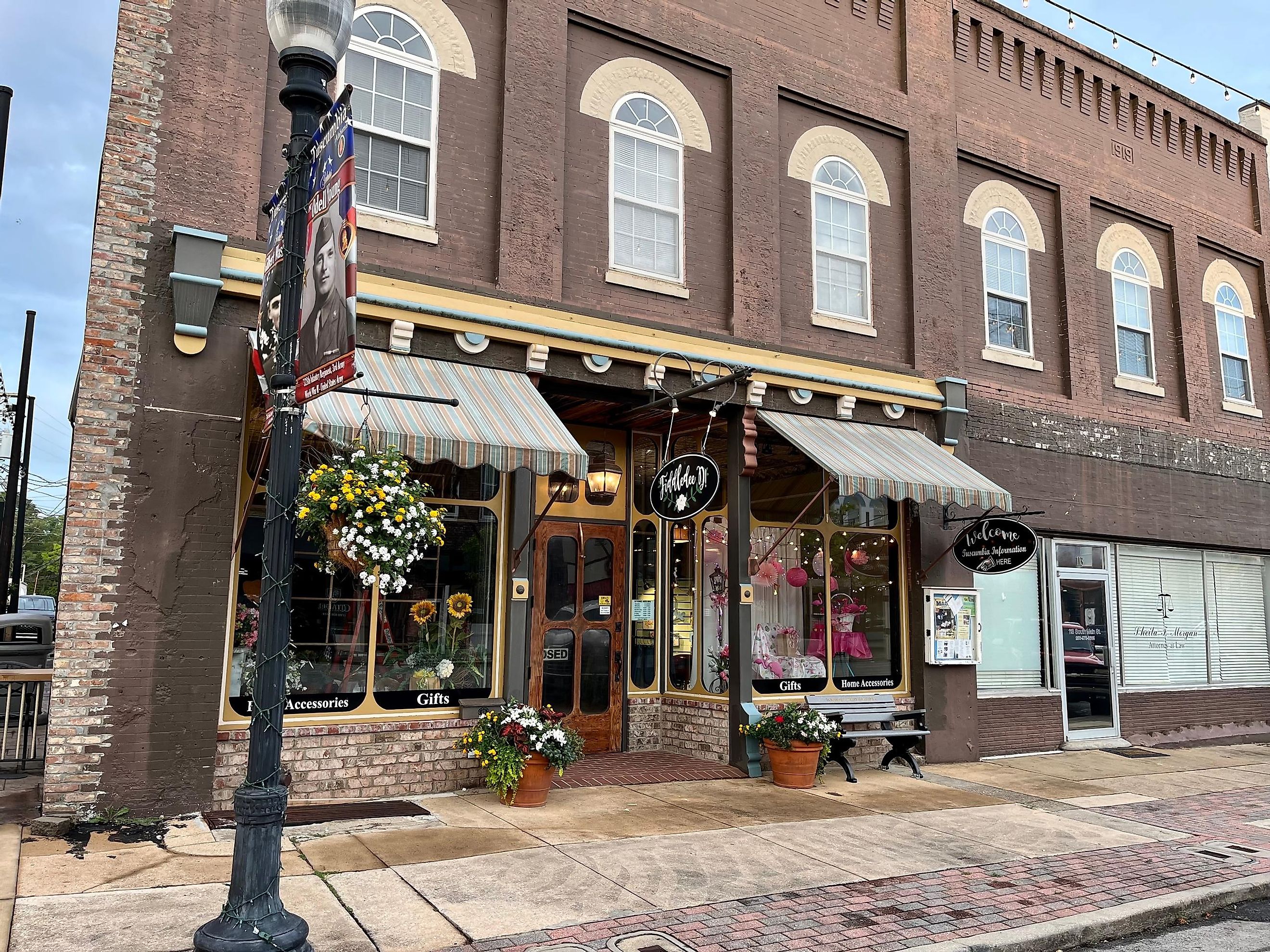 Tuscumbia, Alabama USA July 7, 2023 Scenes from downtown Tuscumbia, Alabama - shops and restaurants. Editorial Credit: Luisa P Oswalt via Shutterstock.