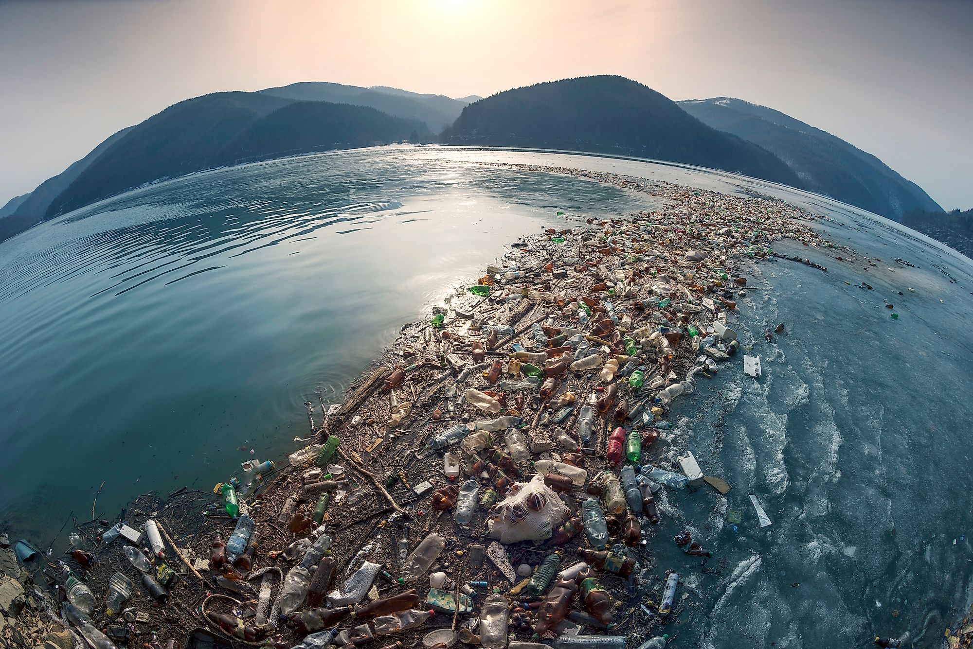 Ocean pollution is a major global threat to today. Image credit:  Roman Mikhailiuk/shutterstock.com