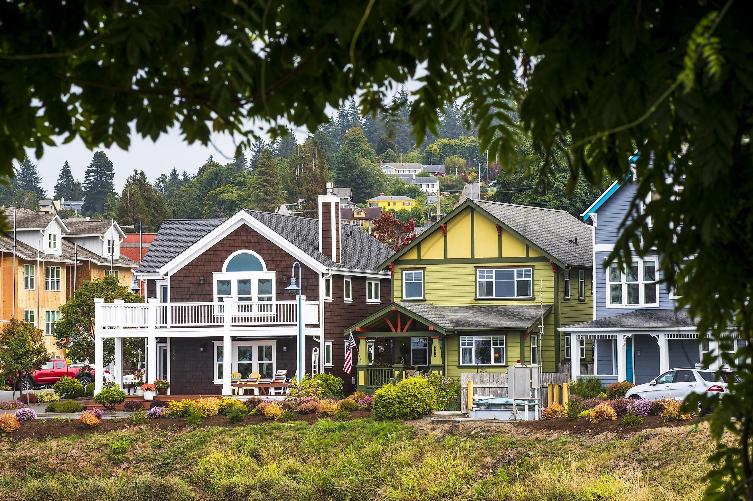 colorful houses in Astoria, Oregon