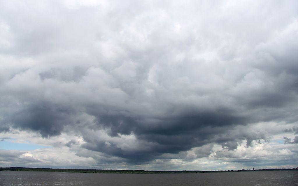 Nimbostratus clouds are dark at the bottom and light near the top.