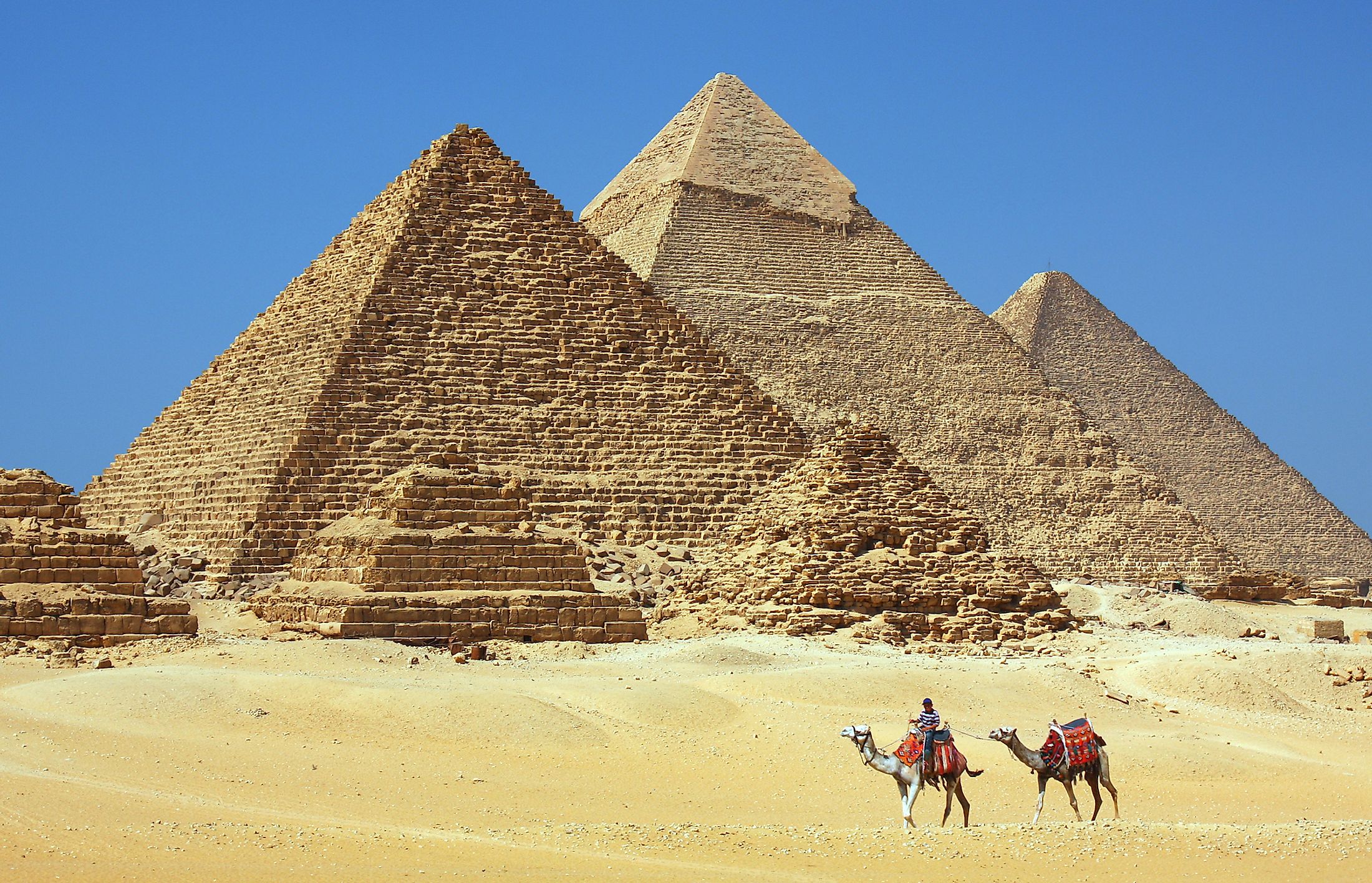 pyramids of egypt essay