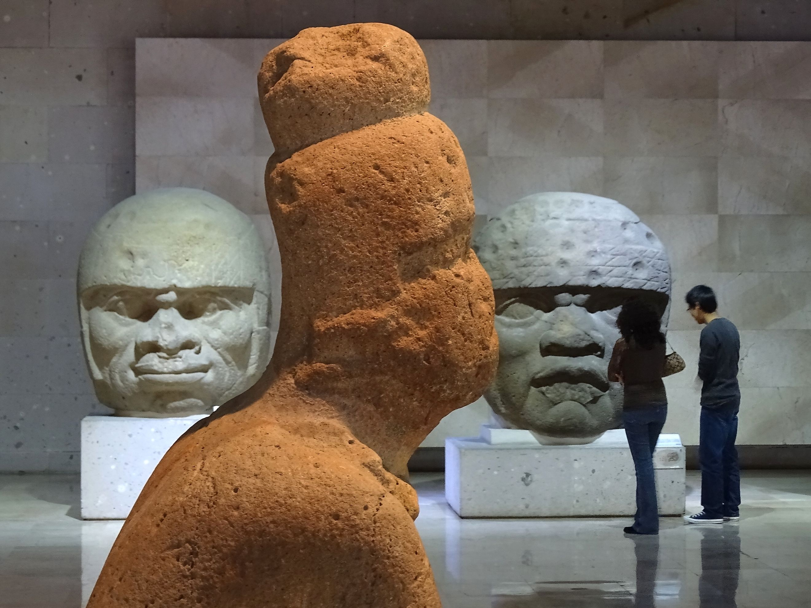 Olmec Figures with Visitors - Museum of Anthropology - Xalapa - Veracruz - Mexico, By Adam Jones, Wikimedia