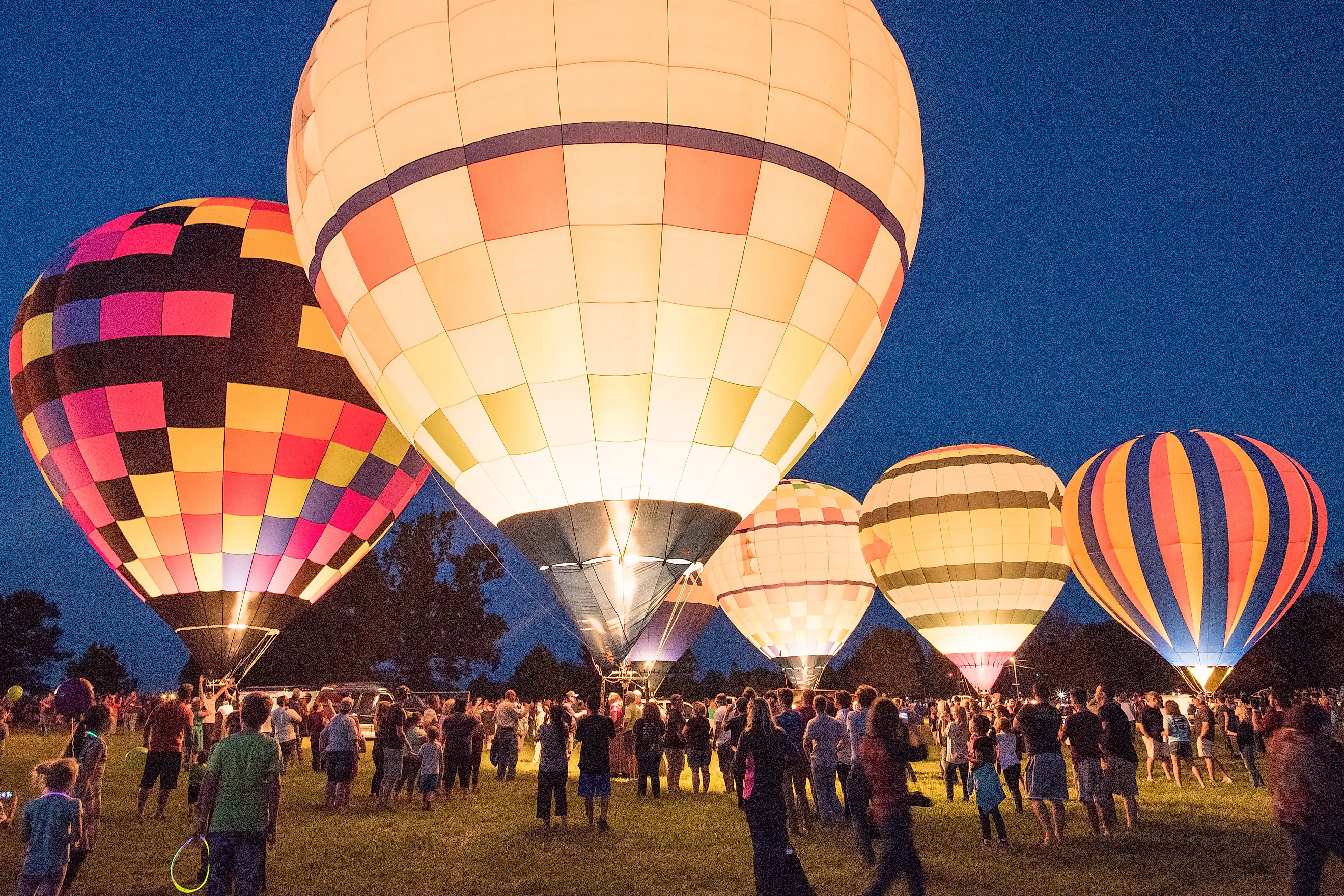 Balloon Glow at the Spoonbread Festival in Berea, Kentucky. By PEO ACWA - CC BY 2.0, https://commons.wikimedia.org/w/index.php?curid=80261171