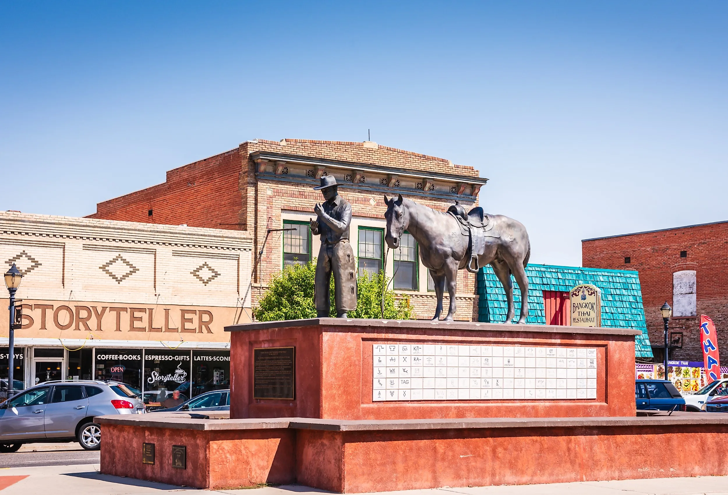 The bronze Soil to Riches statue by Carl Jensen on Broadstreet in Thermopolis Wyoming. Image credit Sandra Foyt via Shutterstock
