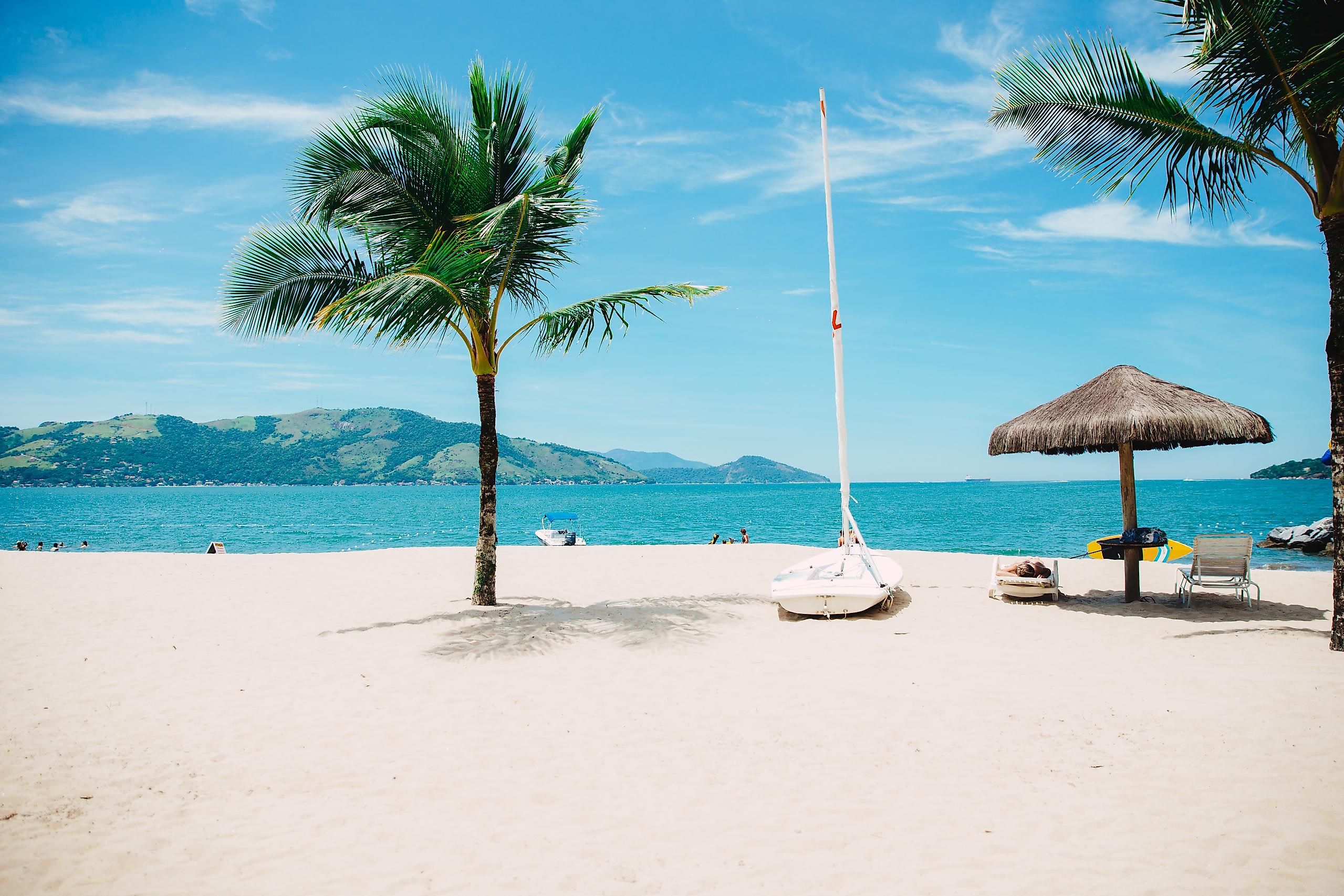 Beautiful beaches are a highlight of all-inclusive vacations. Photo by Elizeu Dias on Unsplash